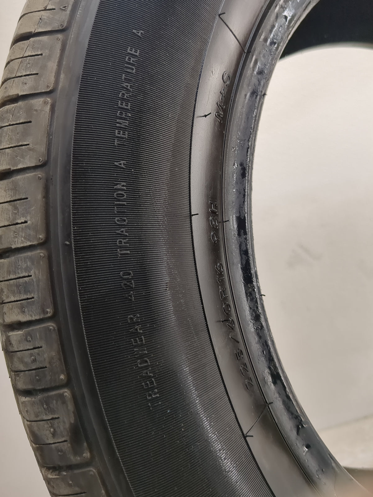Used Tire 225/60R16 IRONHEAD REFLEX IHO1 98H - Tread Depth 11/32 - Oemusedautoparts1.com