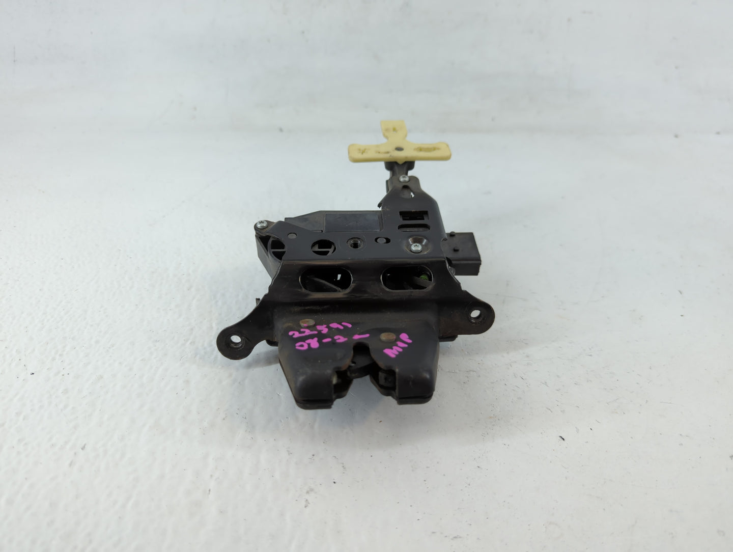 2008 Pontiac Grand Prix TRUNK LID LATCH - Oemusedautoparts1.com