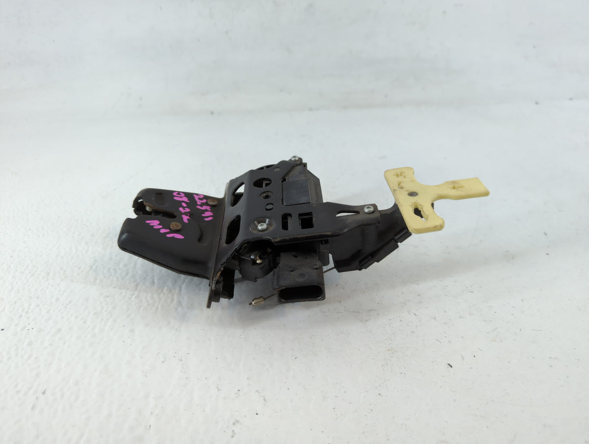 2008 Pontiac Grand Prix TRUNK LID LATCH - Oemusedautoparts1.com