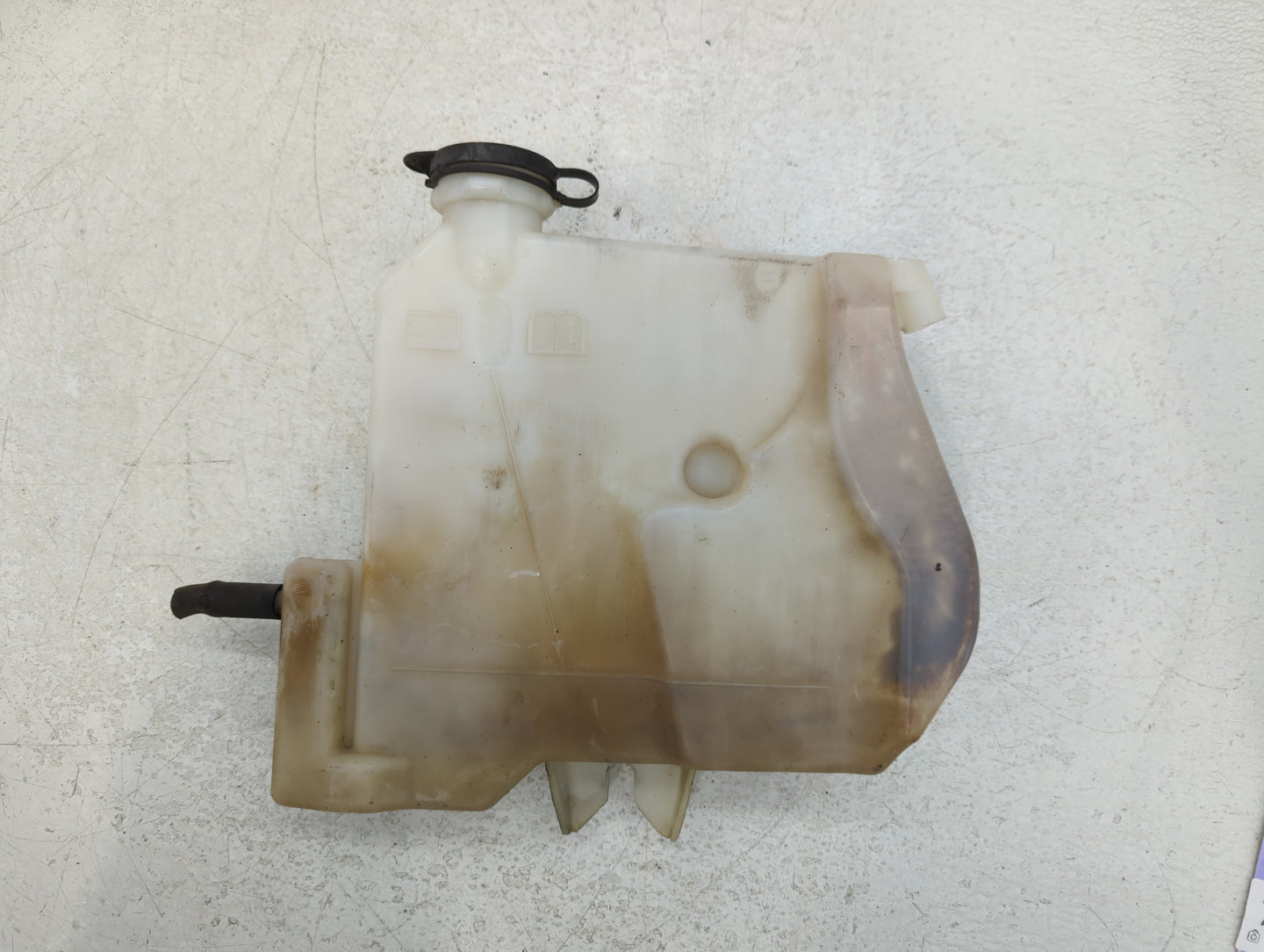 2004 Pontiac Grand Prix Radiator Coolant Overflow Expansion Tank Bottle 745171 - Oemusedautoparts1.com
