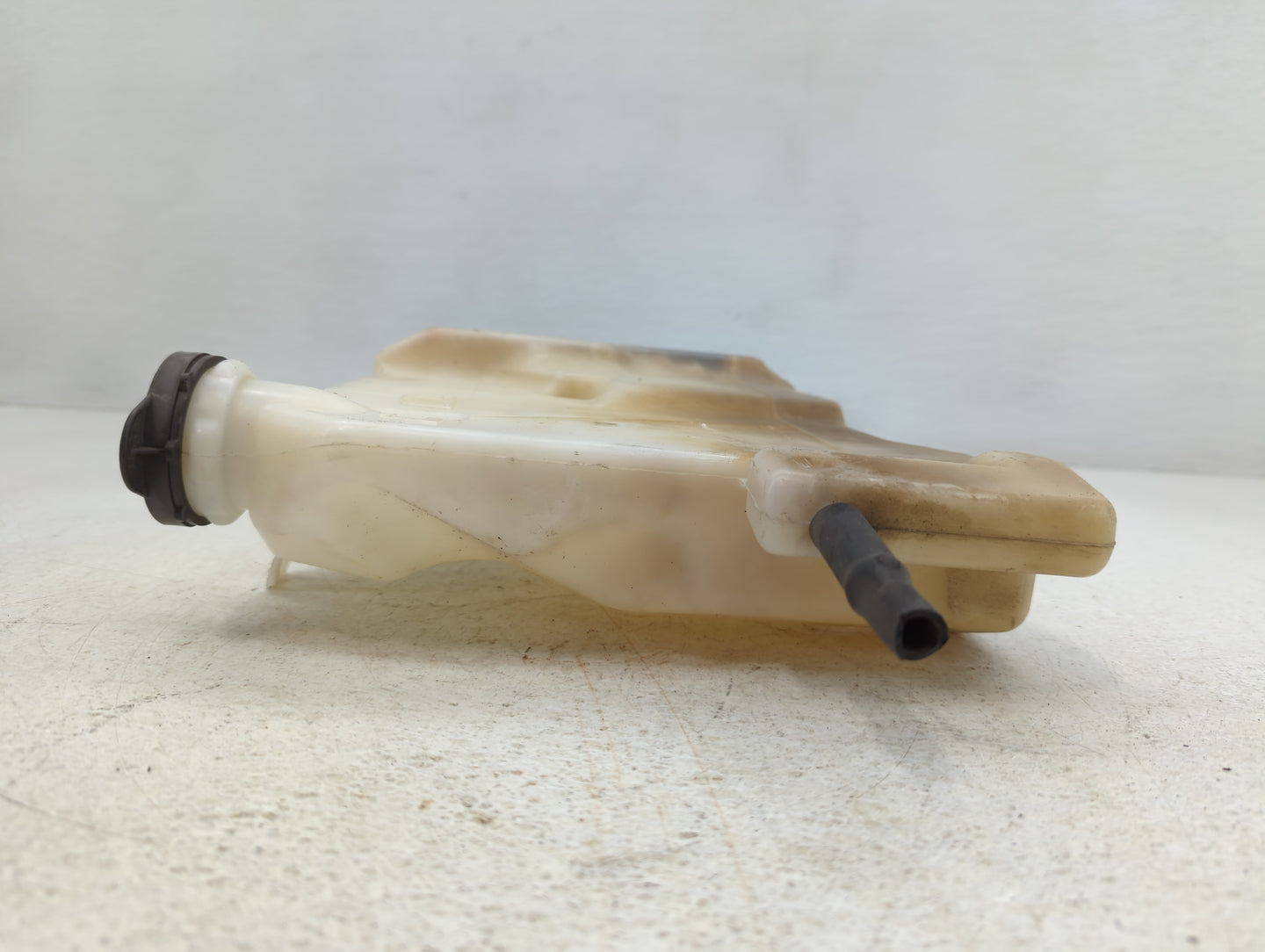 2004 Pontiac Grand Prix Radiator Coolant Overflow Expansion Tank Bottle 745171 - Oemusedautoparts1.com