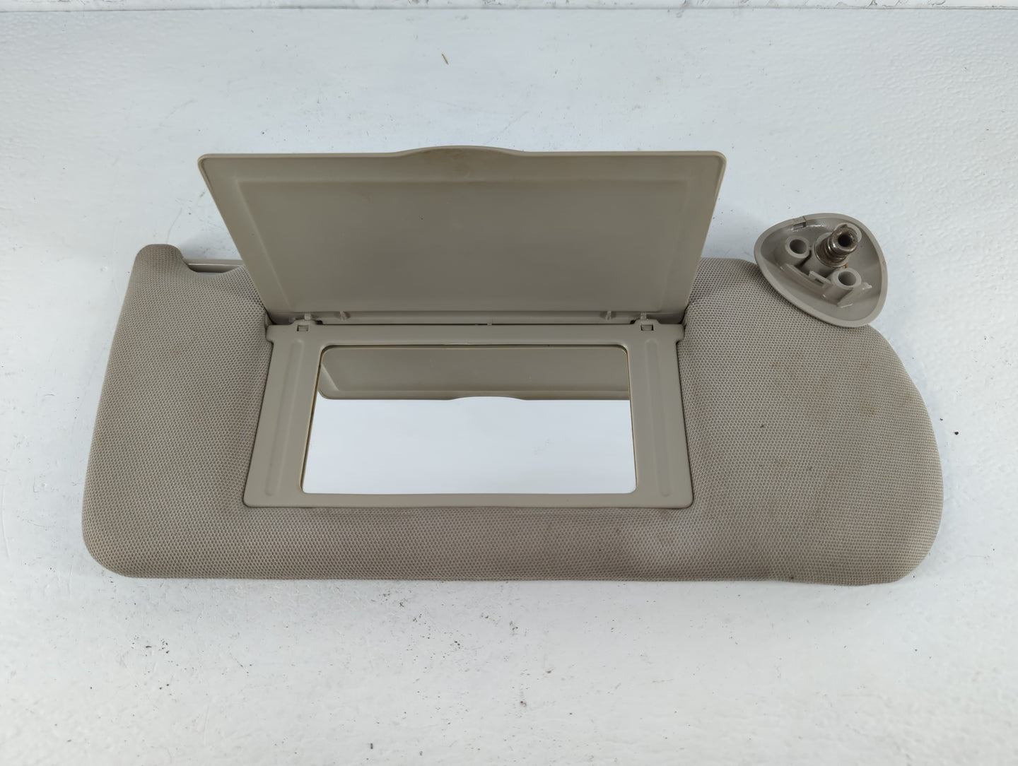 2005-2008 Pontiac Grand Prix Sun Visor Shade Replacement Passenger Right Mirror Fits Fits 2005 2006 2007 2008 OEM Used Auto 