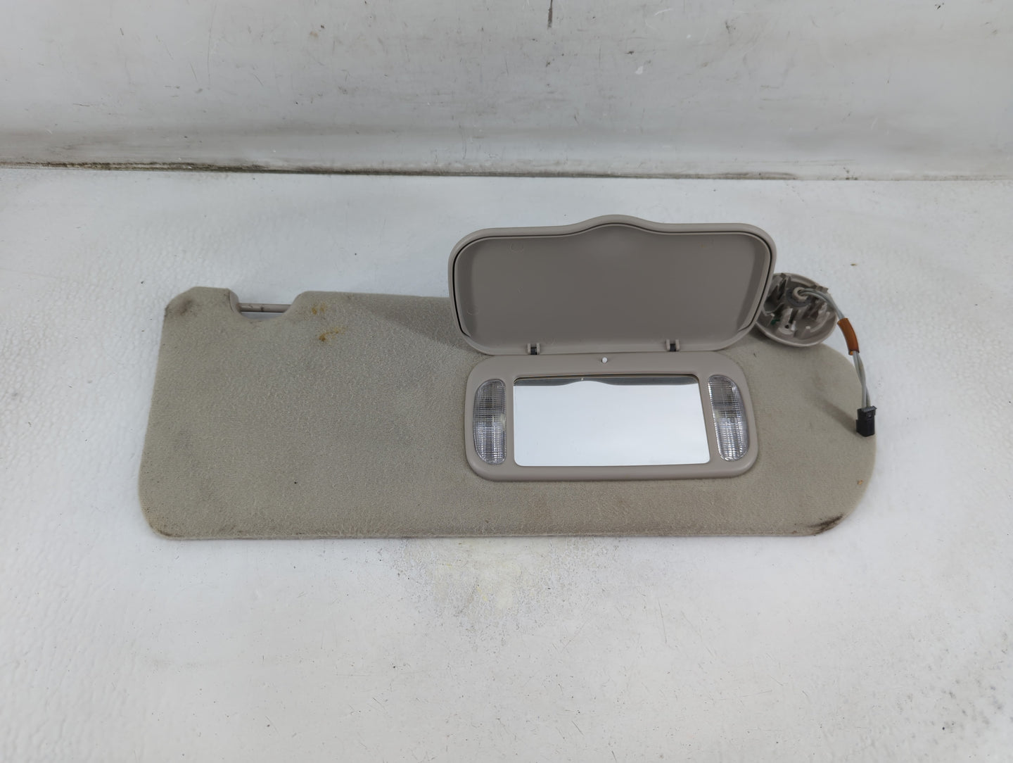2001 Pontiac Montana Sun Visor Shade Replacement Passenger Right Mirror Fits OEM Used Auto Parts - Oemusedautoparts1.com