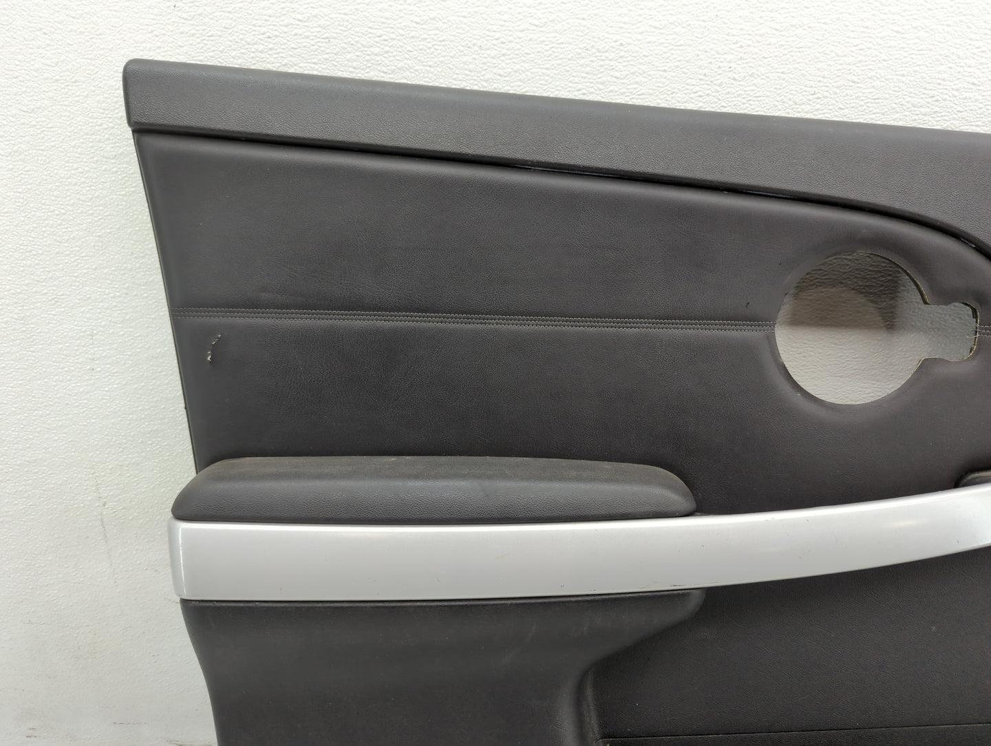 2008 Pontiac Torren Passenger Side Front Inside Door Handle Oem - Oemusedautoparts1.com