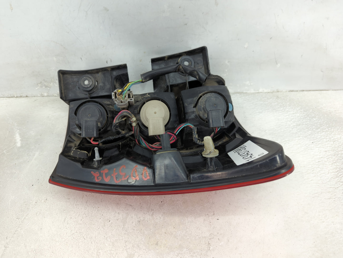 2006-2009 Pontiac Torrent Tail Light Assembly Driver Left OEM Fits Fits 2006 2007 2008 2009 OEM Used Auto Parts - Oemusedaut