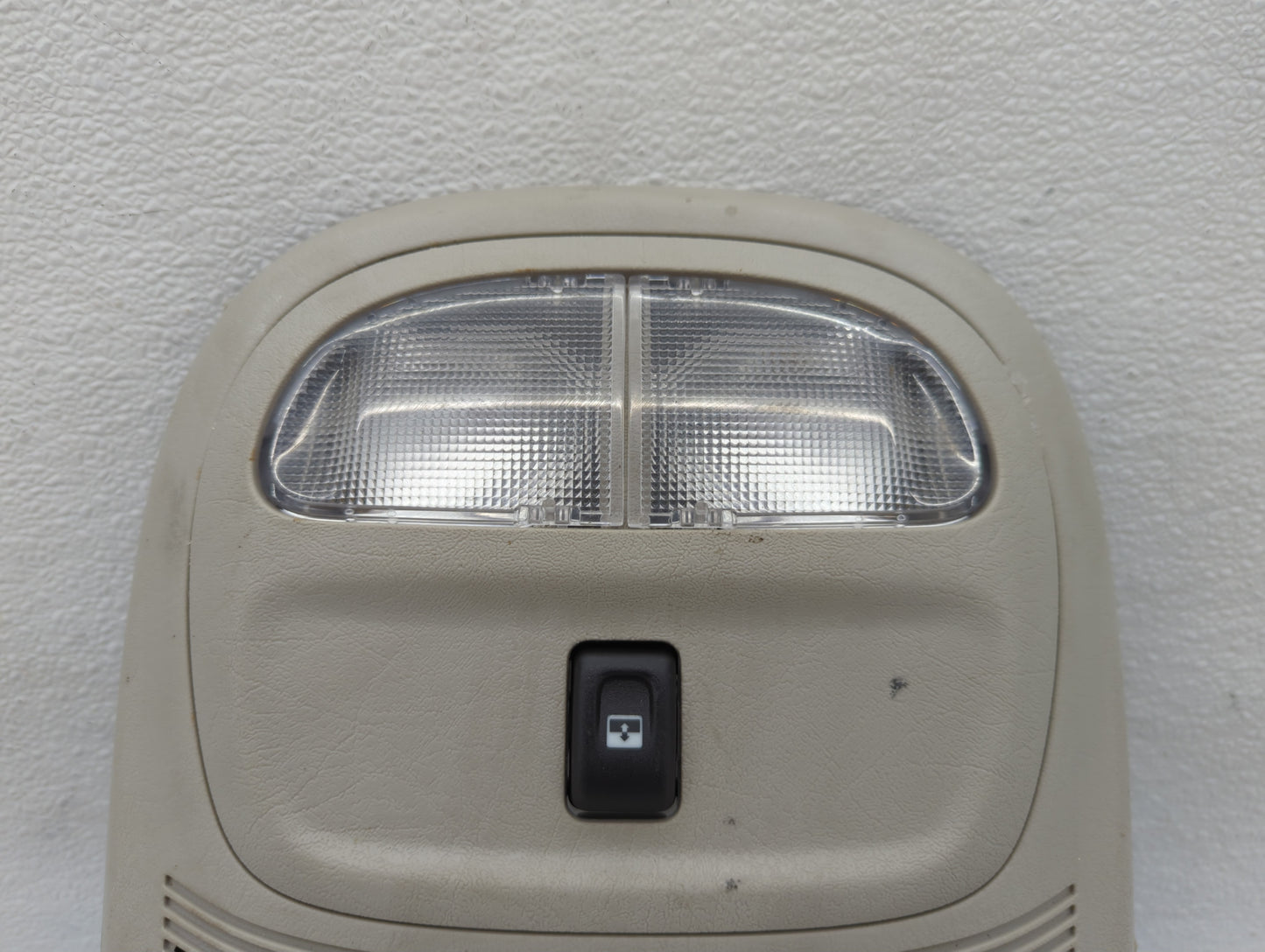 2008 Saab 9-7 Overhead Roof Console Interior Dome Light - Oemusedautoparts1.com