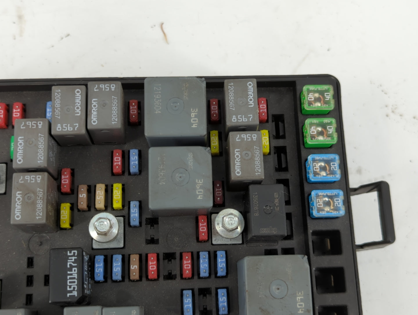 2008 Saab 9-7 Fusebox Fuse Box Panel Relay Module Fits OEM Used Auto Parts - Oemusedautoparts1.com
