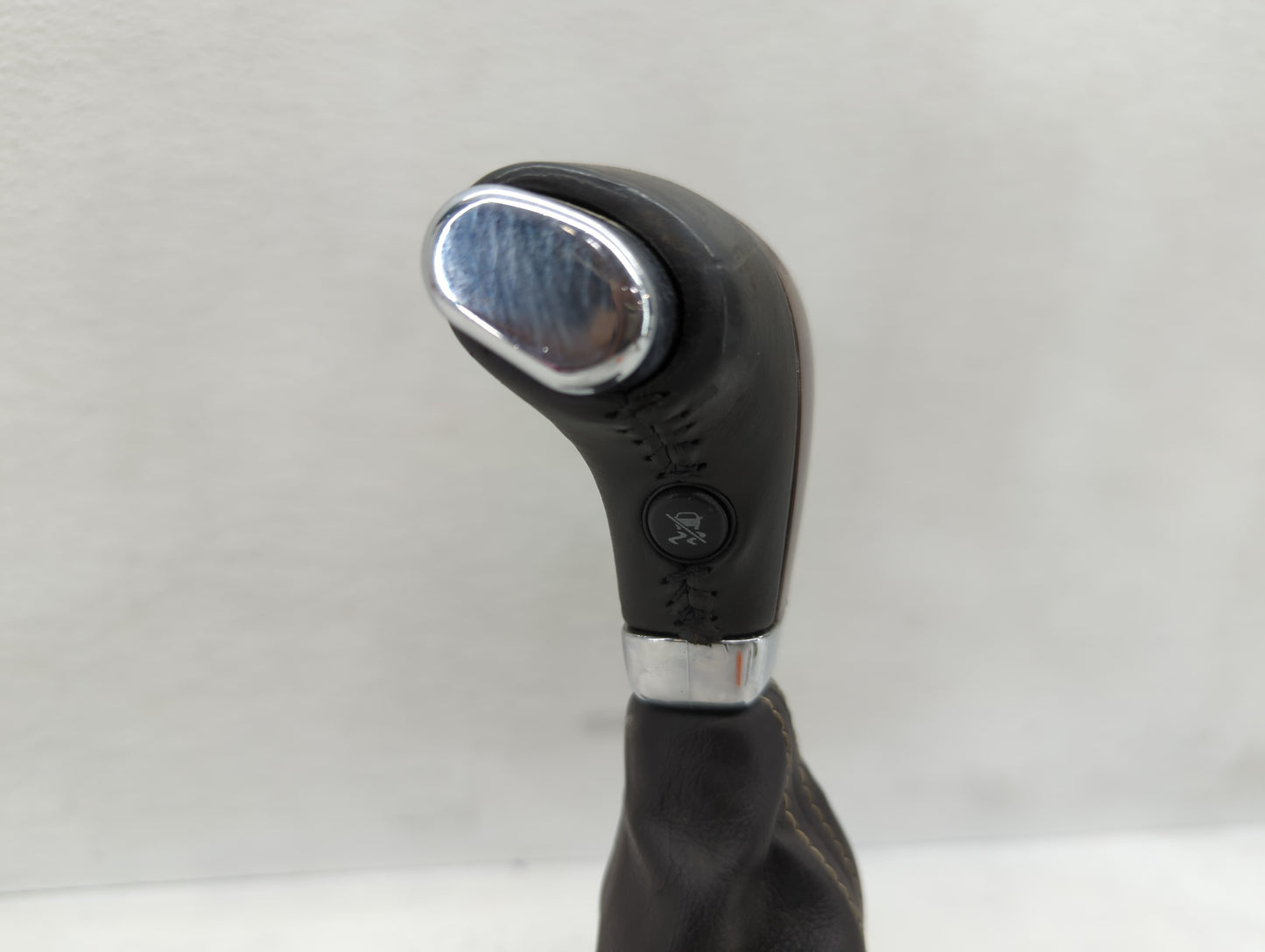 2008 Saab 9-7 Floor Console Assembly Shifter - Oemusedautoparts1.com