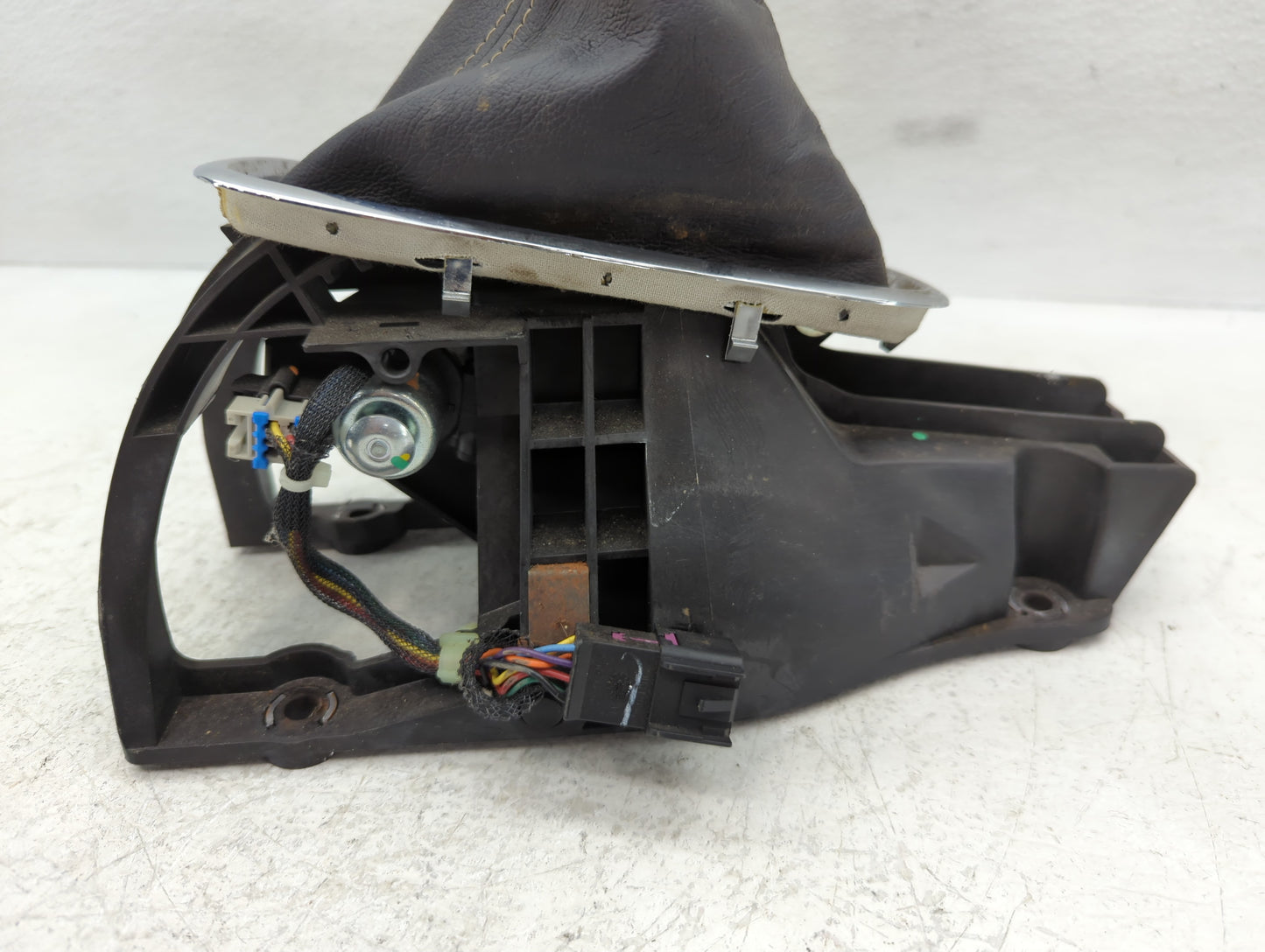 2008 Saab 9-7 Floor Console Assembly Shifter - Oemusedautoparts1.com
