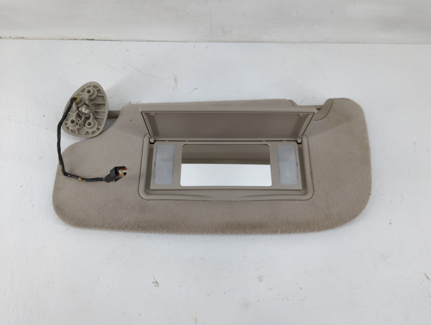 2008 Saab 9-7x Sun Visor Shade Replacement Driver Left Mirror Fits OEM Used Auto Parts - Oemusedautoparts1.com