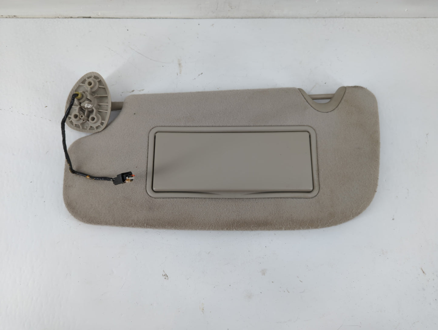 2008 Saab 9-7x Sun Visor Shade Replacement Driver Left Mirror Fits OEM Used Auto Parts - Oemusedautoparts1.com