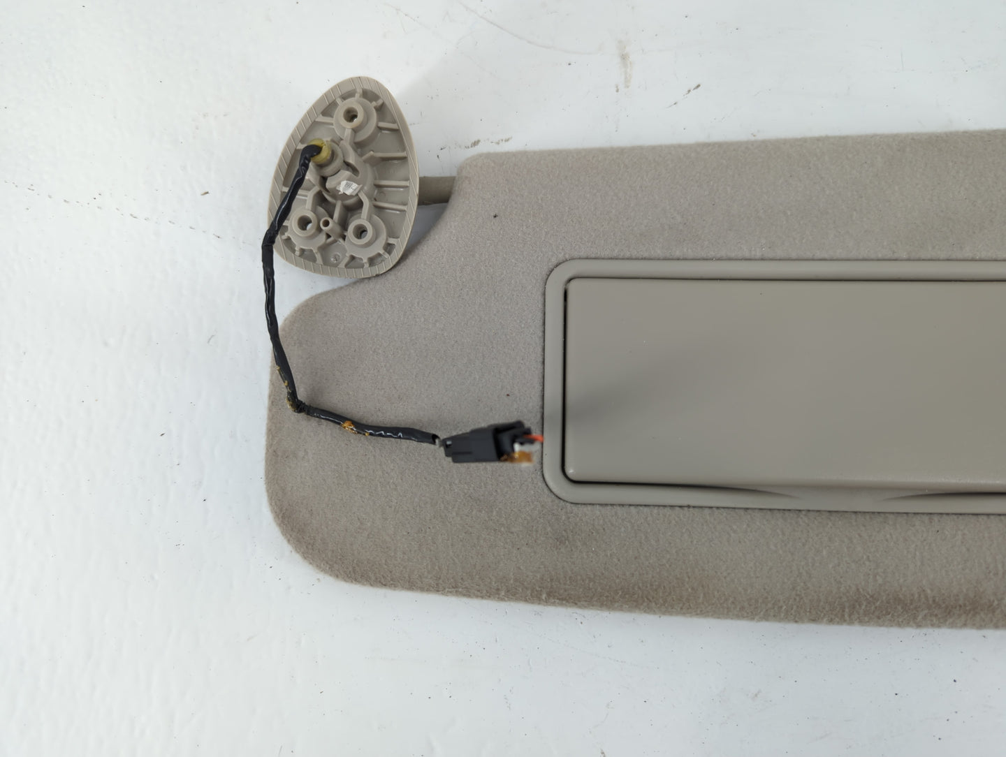 2008 Saab 9-7x Sun Visor Shade Replacement Driver Left Mirror Fits OEM Used Auto Parts - Oemusedautoparts1.com