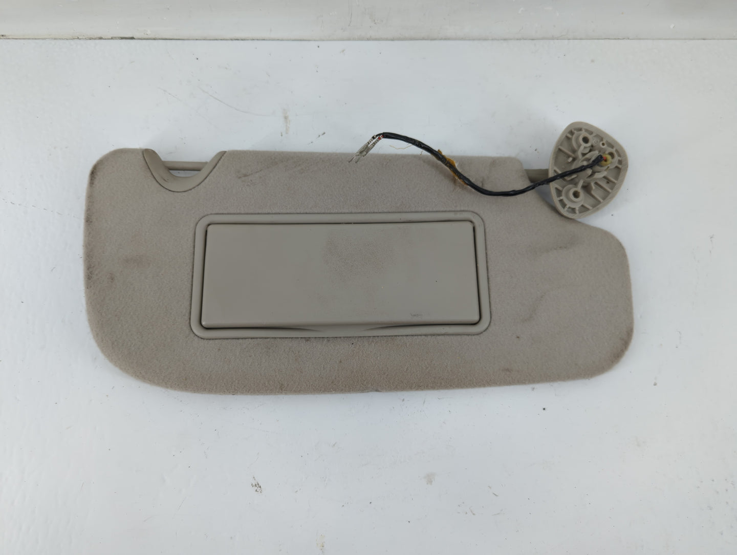 2008 Saab 9-7x Sun Visor Shade Replacement Passenger Right Mirror Fits OEM Used Auto Parts - Oemusedautoparts1.com