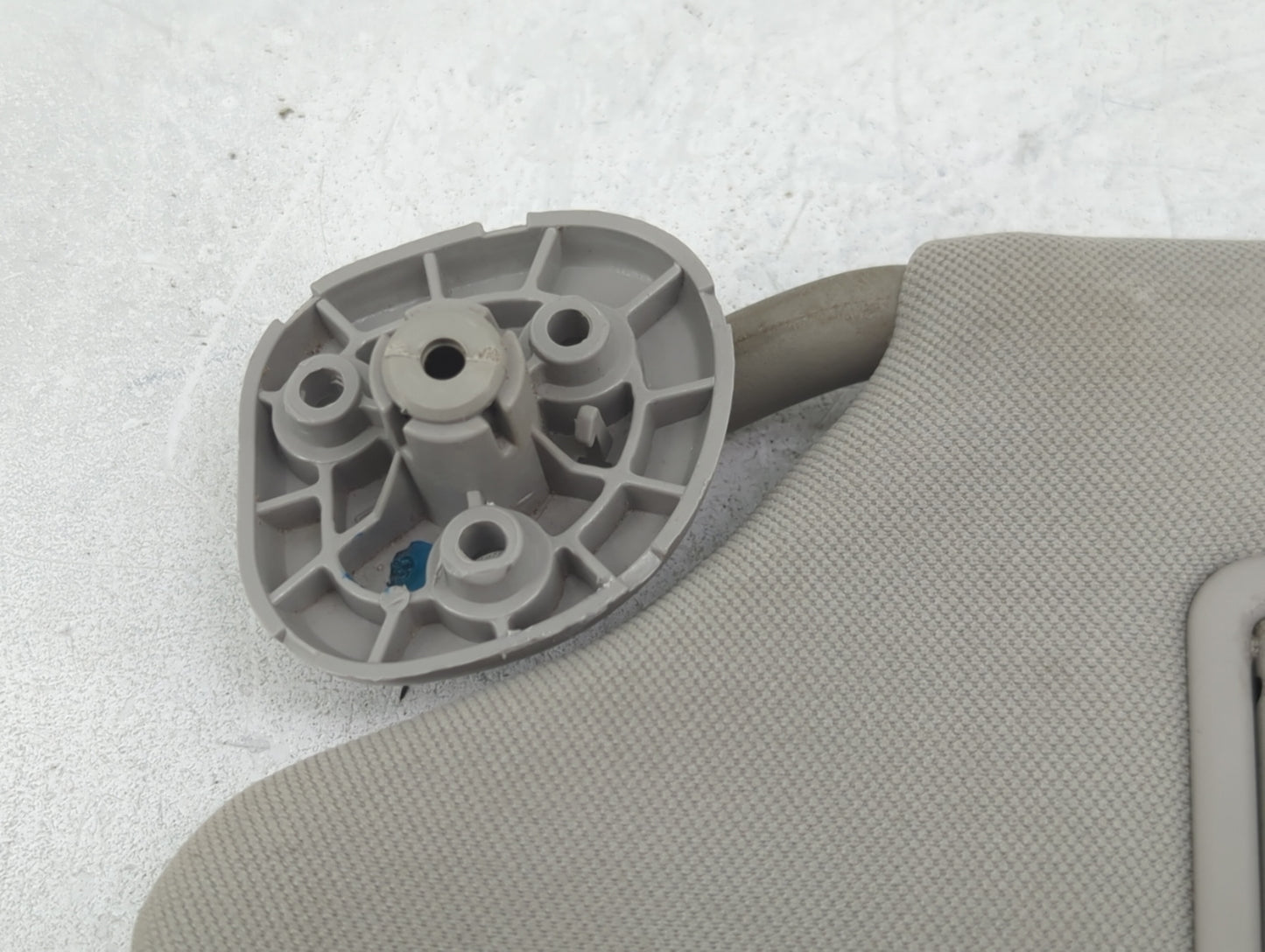 2008 Saab 9-7x Sun Visor Shade Replacement Driver Left Mirror Fits OEM Used Auto Parts - Oemusedautoparts1.com