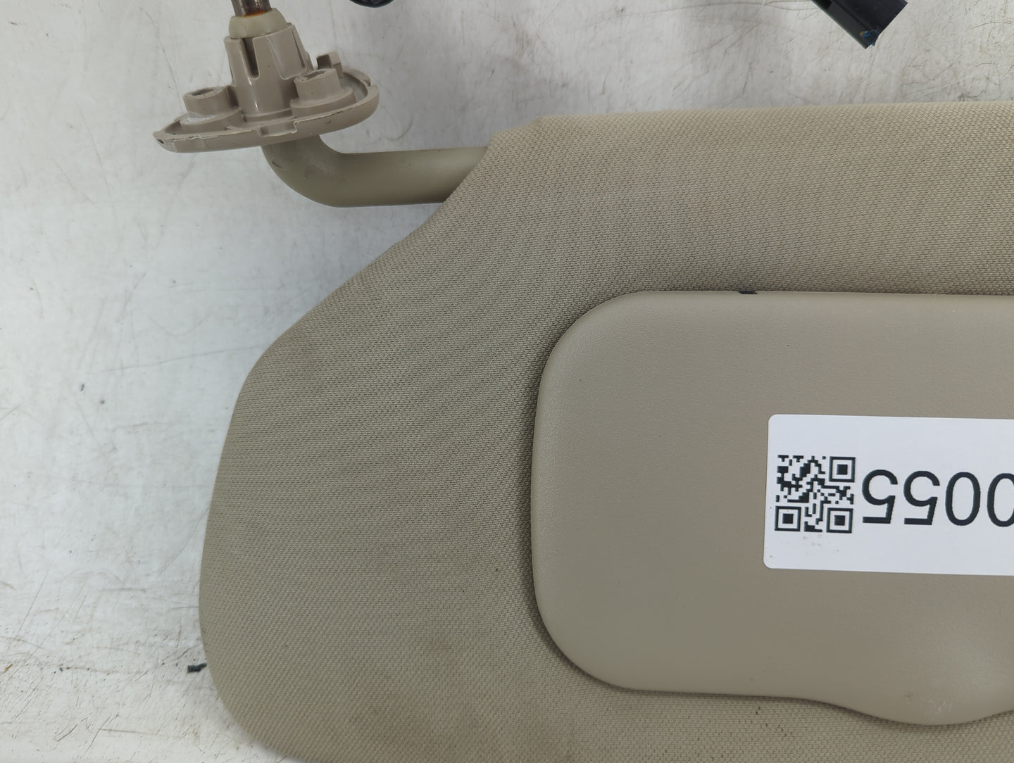 2008 Saab 9-7x Sun Visor Shade Replacement Driver Left Mirror Fits OEM Used Auto Parts - Oemusedautoparts1.com