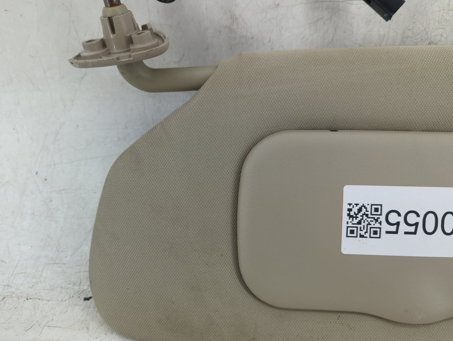 2008 Saab 9-7x Sun Visor Shade Replacement Driver Left Mirror Fits OEM Used Auto Parts - Oemusedautoparts1.com