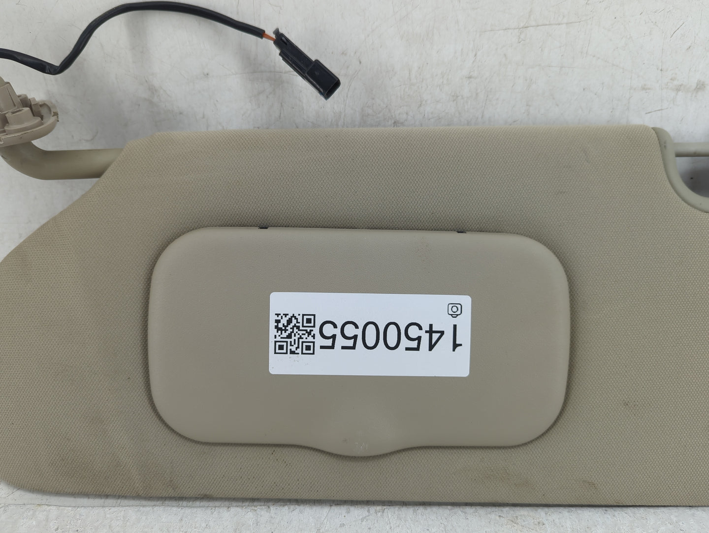 2008 Saab 9-7x Sun Visor Shade Replacement Driver Left Mirror Fits OEM Used Auto Parts - Oemusedautoparts1.com