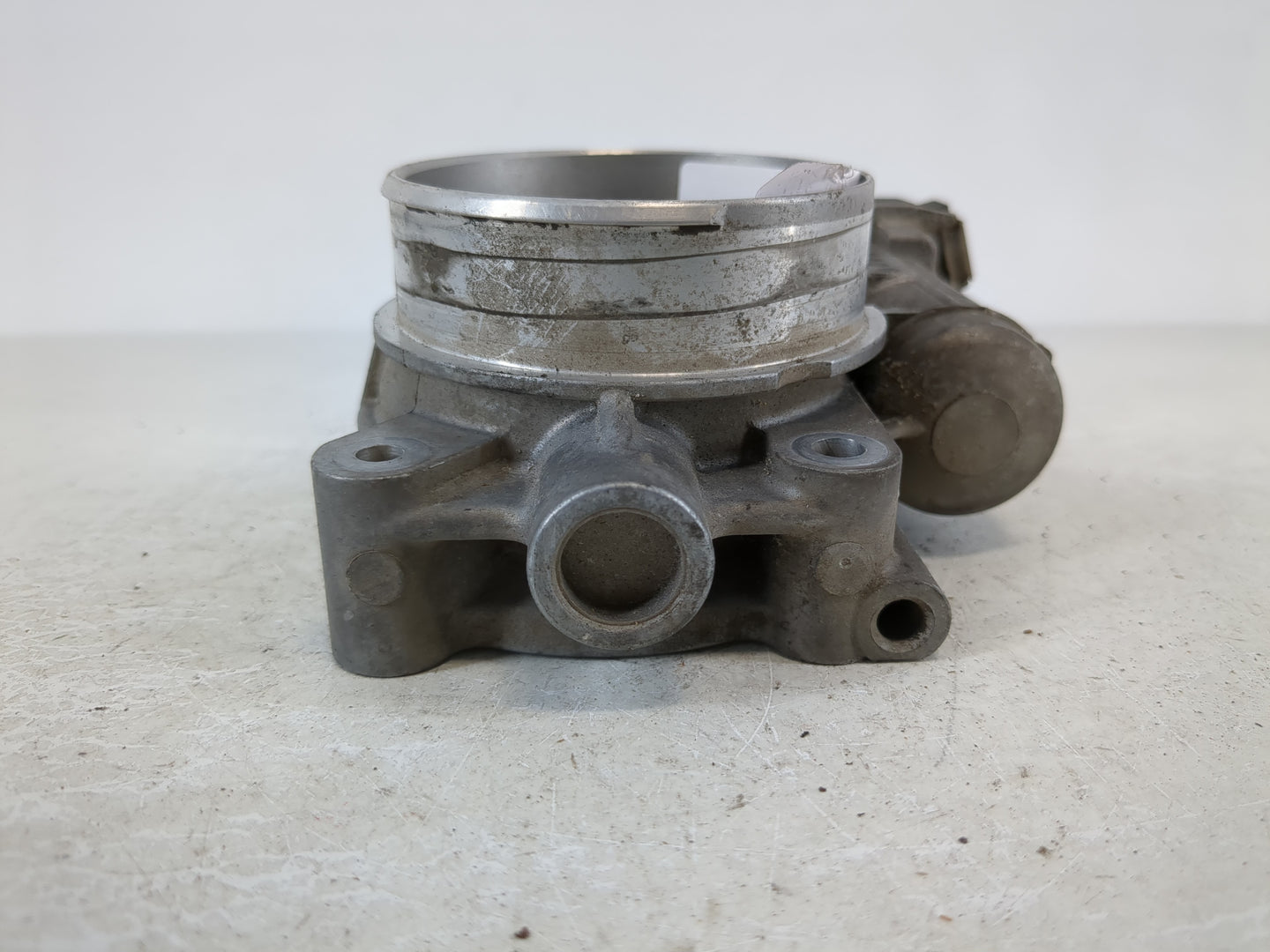 2007-2009 Saturn Aura Throttle Body P/N:RME72-2A Fits Fits 2007 2008 2009 2010 2011 2012 2013 2014 OEM Used Auto Parts - Oem