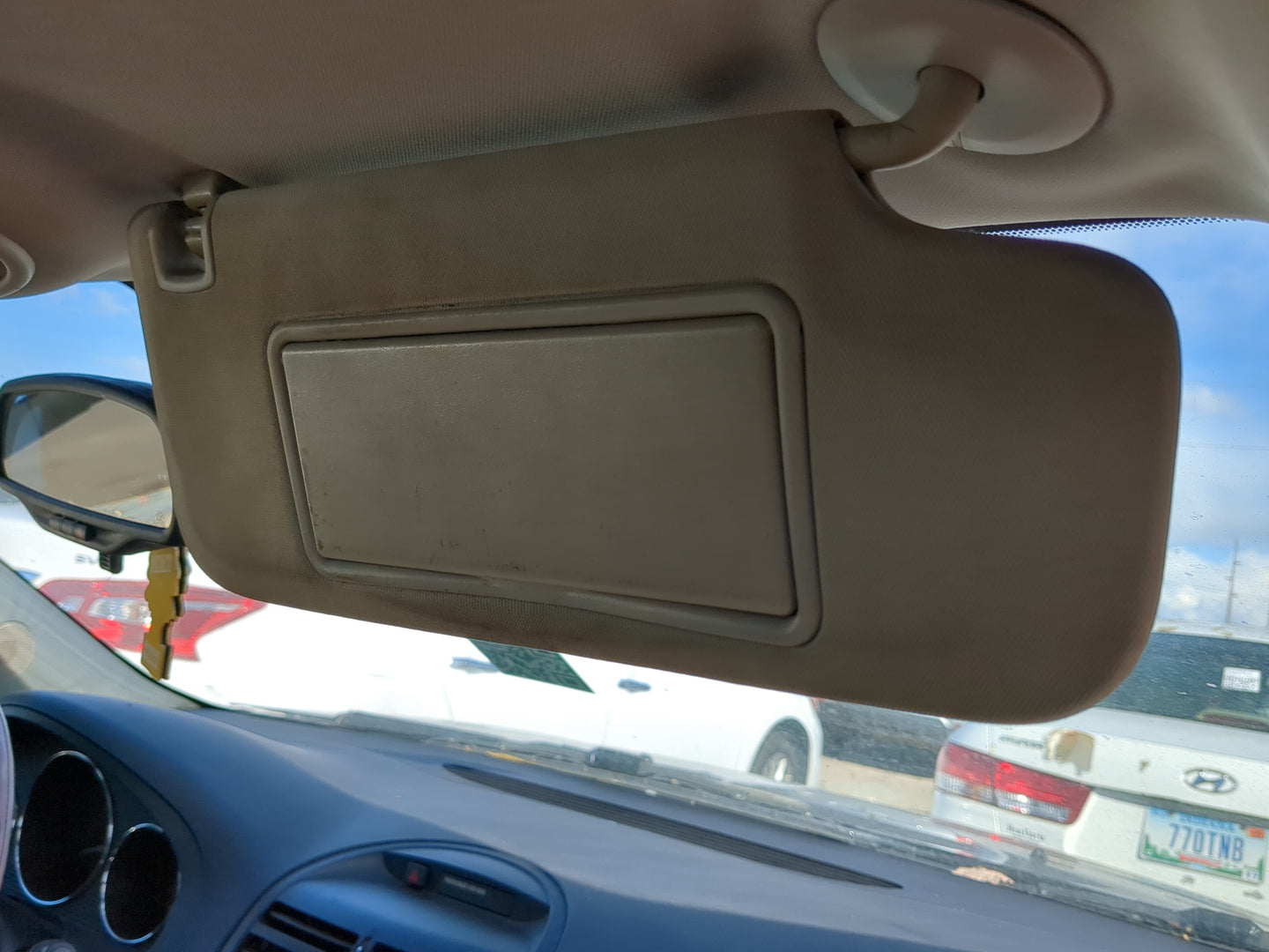 2007-2009 Saturn Aura Sun Visor Shade Replacement Passenger Right Mirror Fits Fits 2007 2008 2009 OEM Used Auto Parts - Oemu