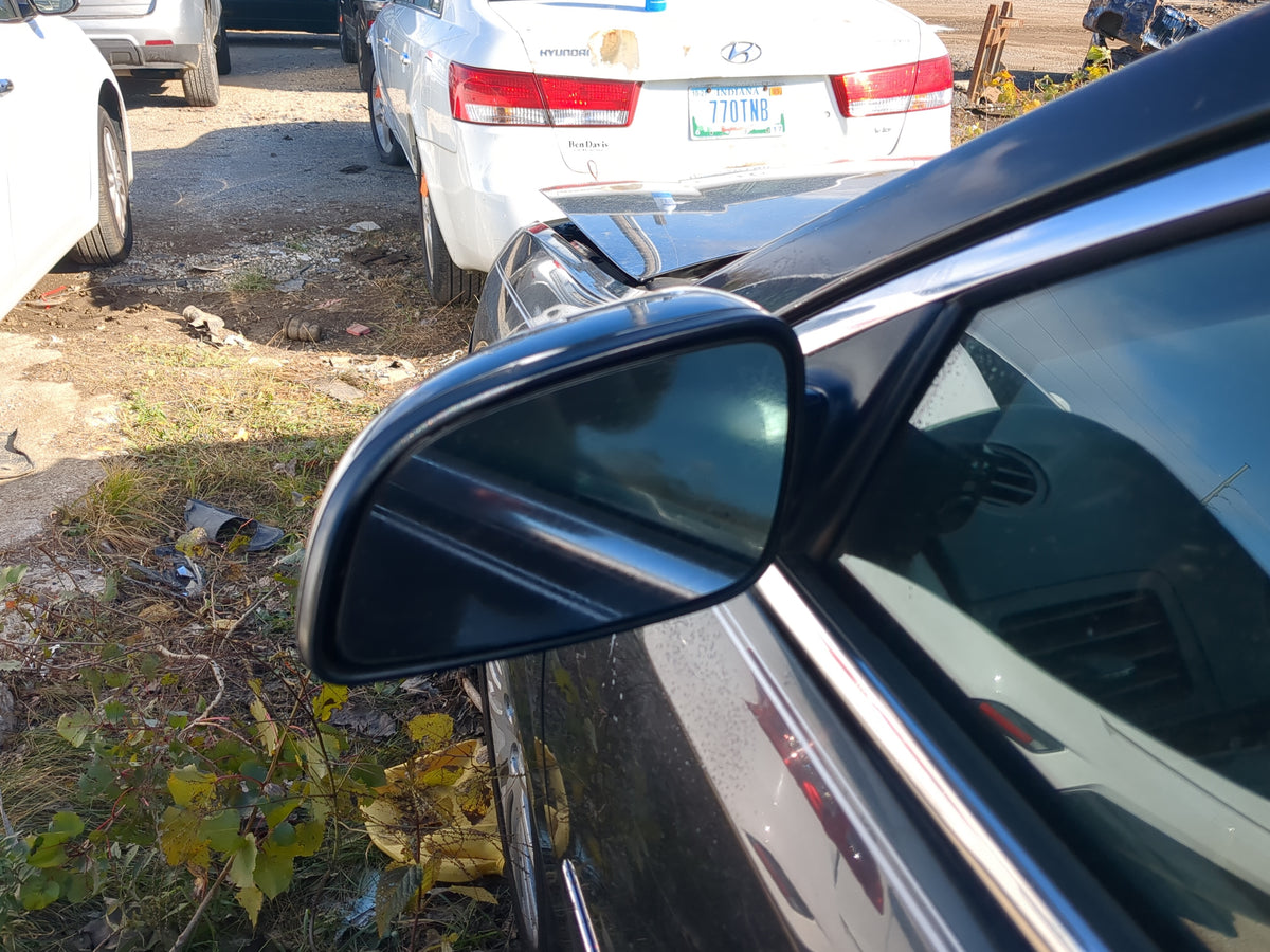 2007-2009 Saturn Aura Driver Side View Mirror - Left Door Mirror OEM Used - Oemusedautoparts1.com