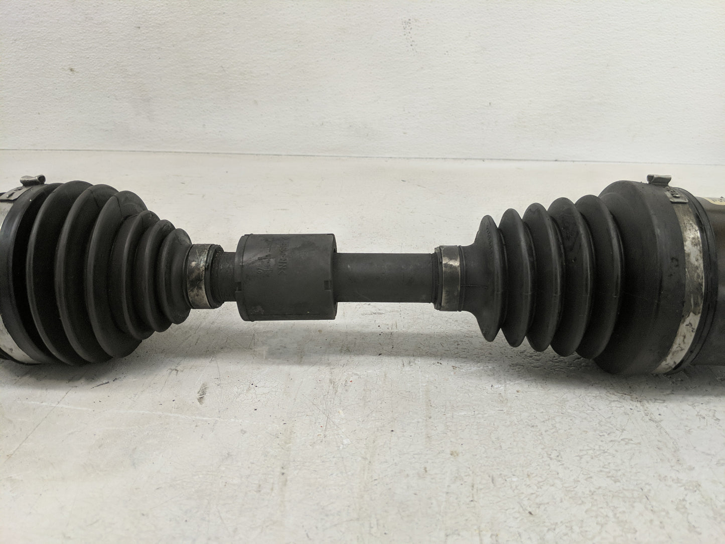 2007-2008 Saturn Aura Axle Shaft Front Driver Cv C/v - Oemusedautoparts1.com