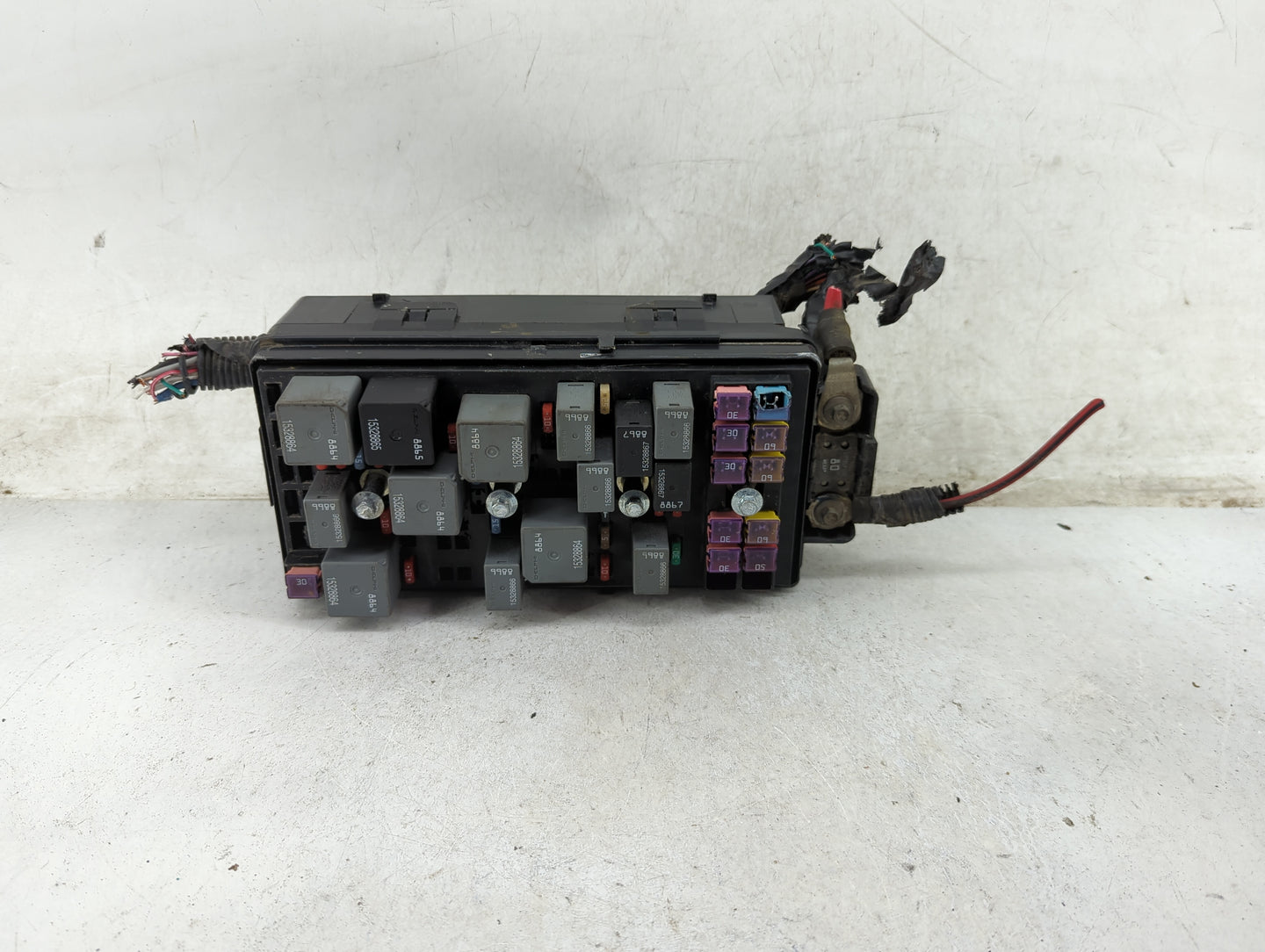 2008 Saturn Aura Fusebox Fuse Box Panel Relay Module P/N:13572722 Fits OEM Used Auto Parts - Oemusedautoparts1.com