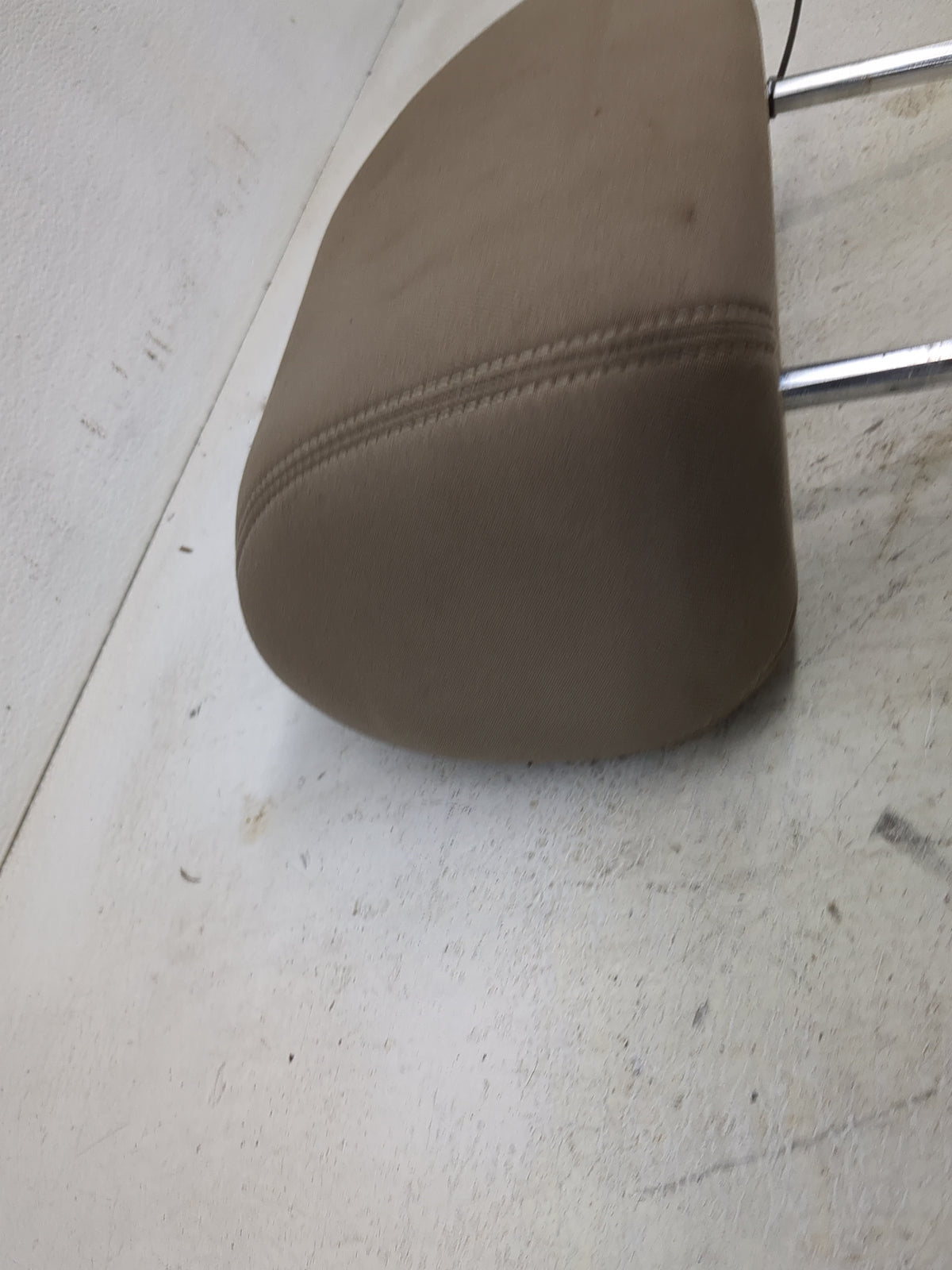 2008 Saturn Aura Headrest Head Rest Rear Center Seat Fits OEM Used Auto Parts - Oemusedautoparts1.com