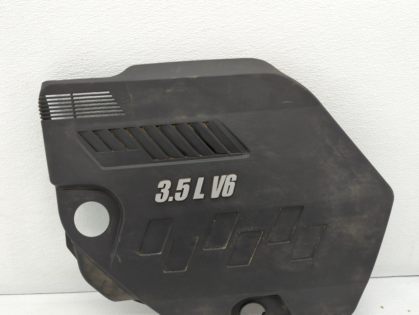 2008 Saturn Aura Engine Cover 435133 - Oemusedautoparts1.com