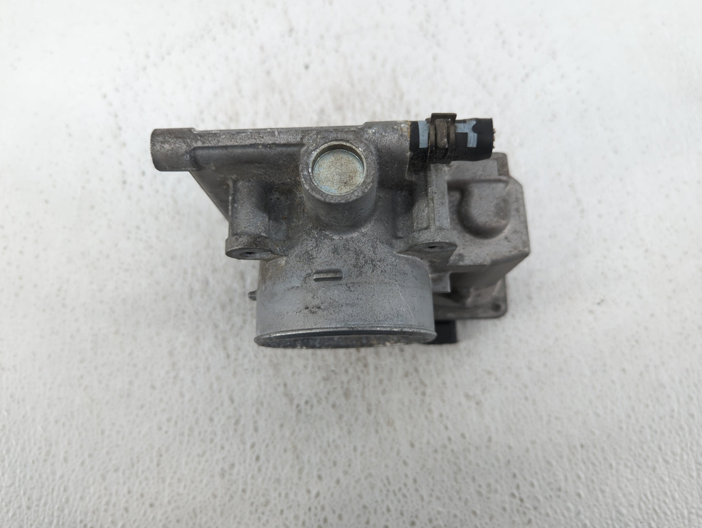 2007-2009 Saturn Aura Throttle Body P/N:9B4G-9F991-A Fits Fits 2007 2008 2009 2010 2011 2012 OEM Used Auto Parts - Oemusedau