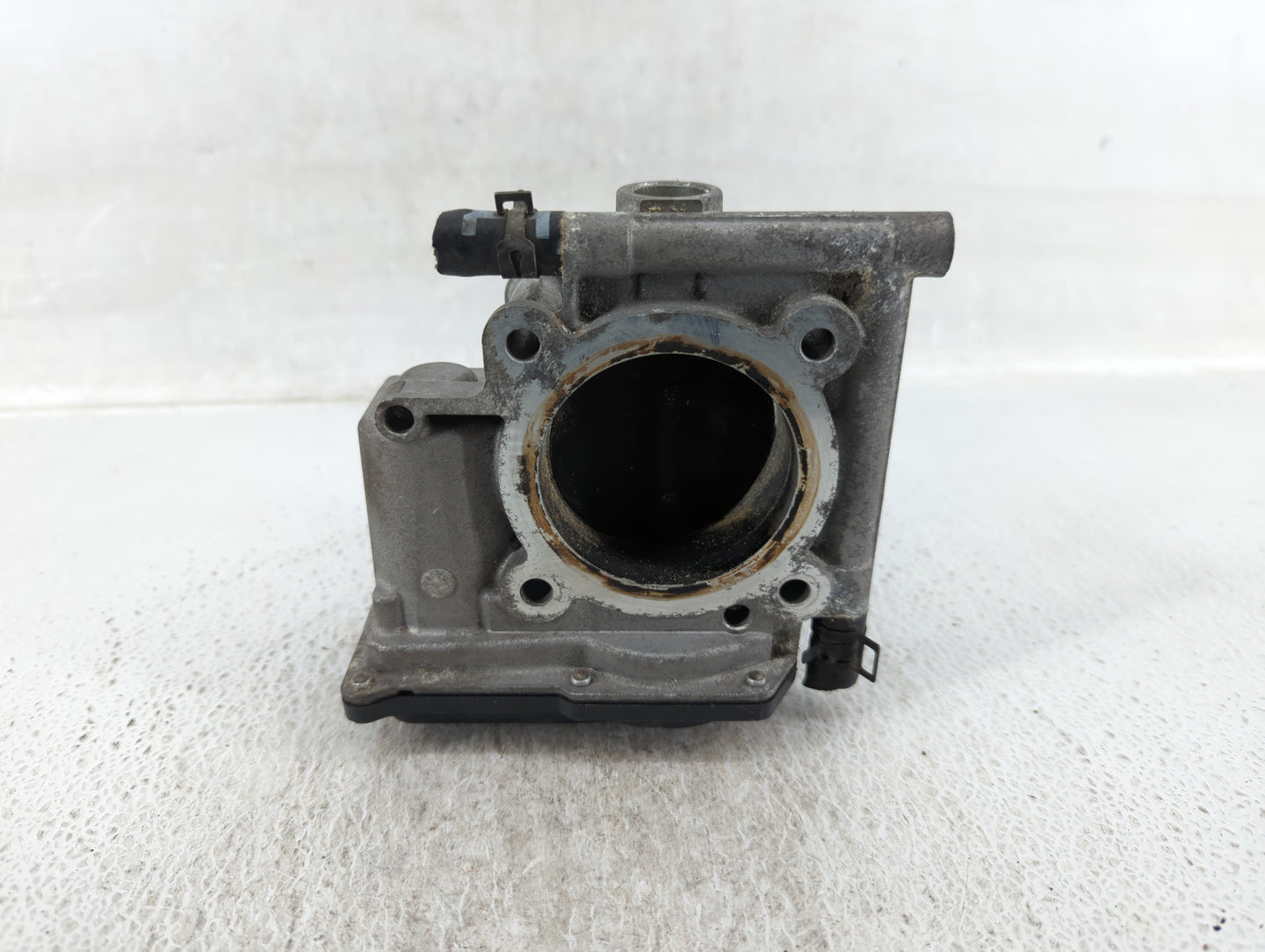 2007-2009 Saturn Aura Throttle Body P/N:9B4G-9F991-A Fits Fits 2007 2008 2009 2010 2011 2012 OEM Used Auto Parts - Oemusedau