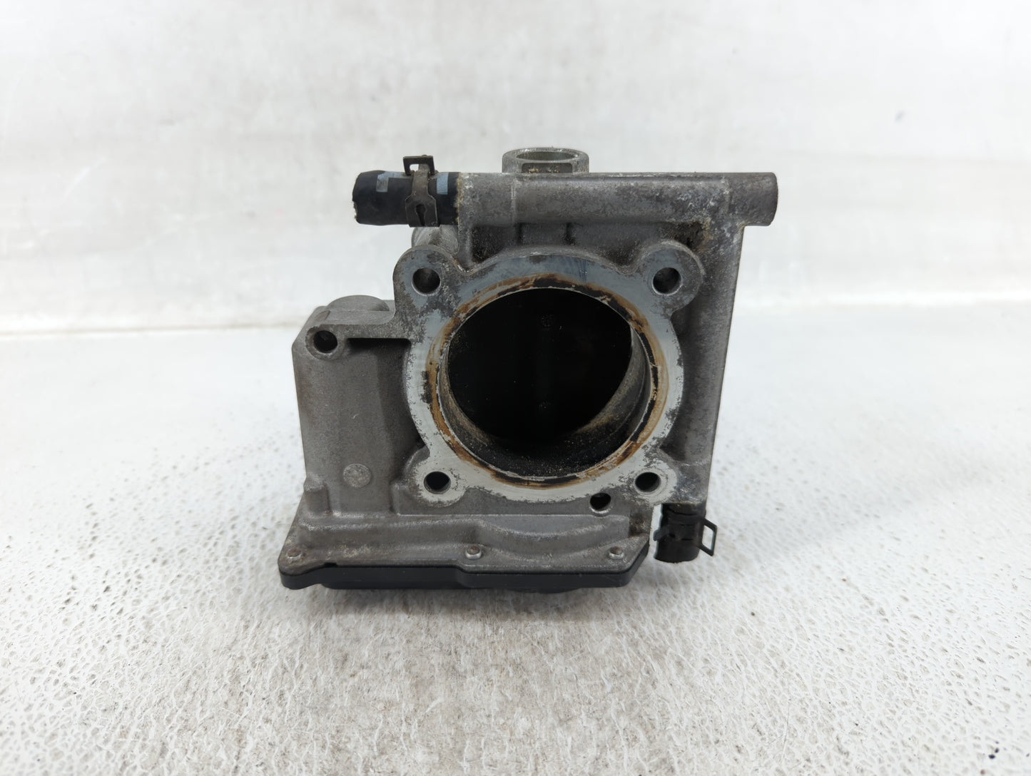 2007-2009 Saturn Aura Throttle Body P/N:9B4G-9F991-A Fits Fits 2007 2008 2009 2010 2011 2012 OEM Used Auto Parts - Oemusedau