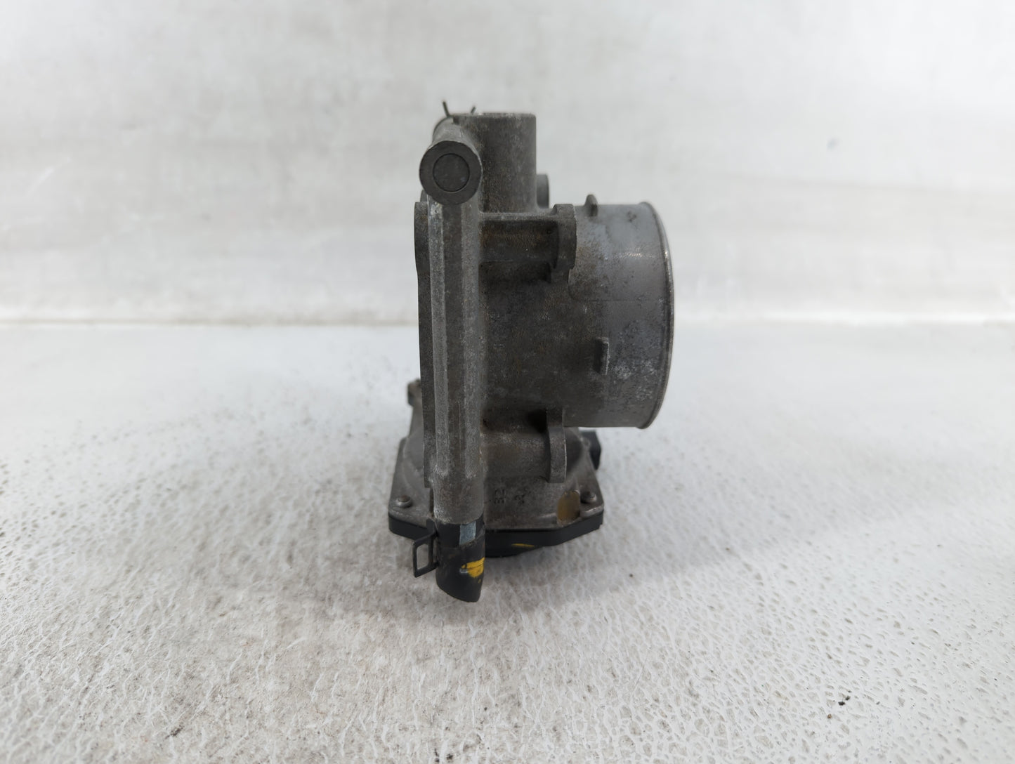 2007-2009 Saturn Aura Throttle Body P/N:9B4G-9F991-A Fits Fits 2007 2008 2009 2010 2011 2012 OEM Used Auto Parts - Oemusedau