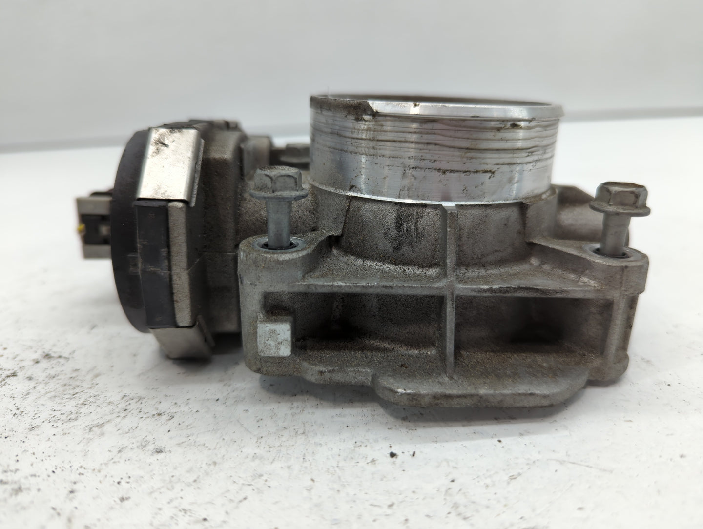 2007-2009 Saturn Aura Throttle Body Fits Fits 2007 2008 2009 2010 2011 2012 OEM Used Auto Parts - Oemusedautoparts1.com