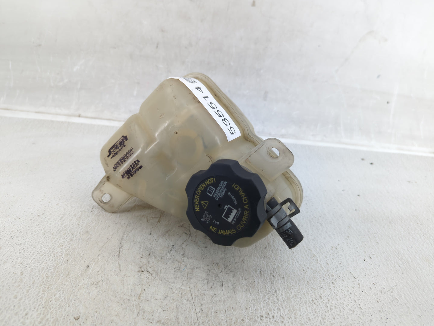 2008 Saturn Aura Radiator Coolant Overflow Expansion Tank Bottle 535514 - Oemusedautoparts1.com