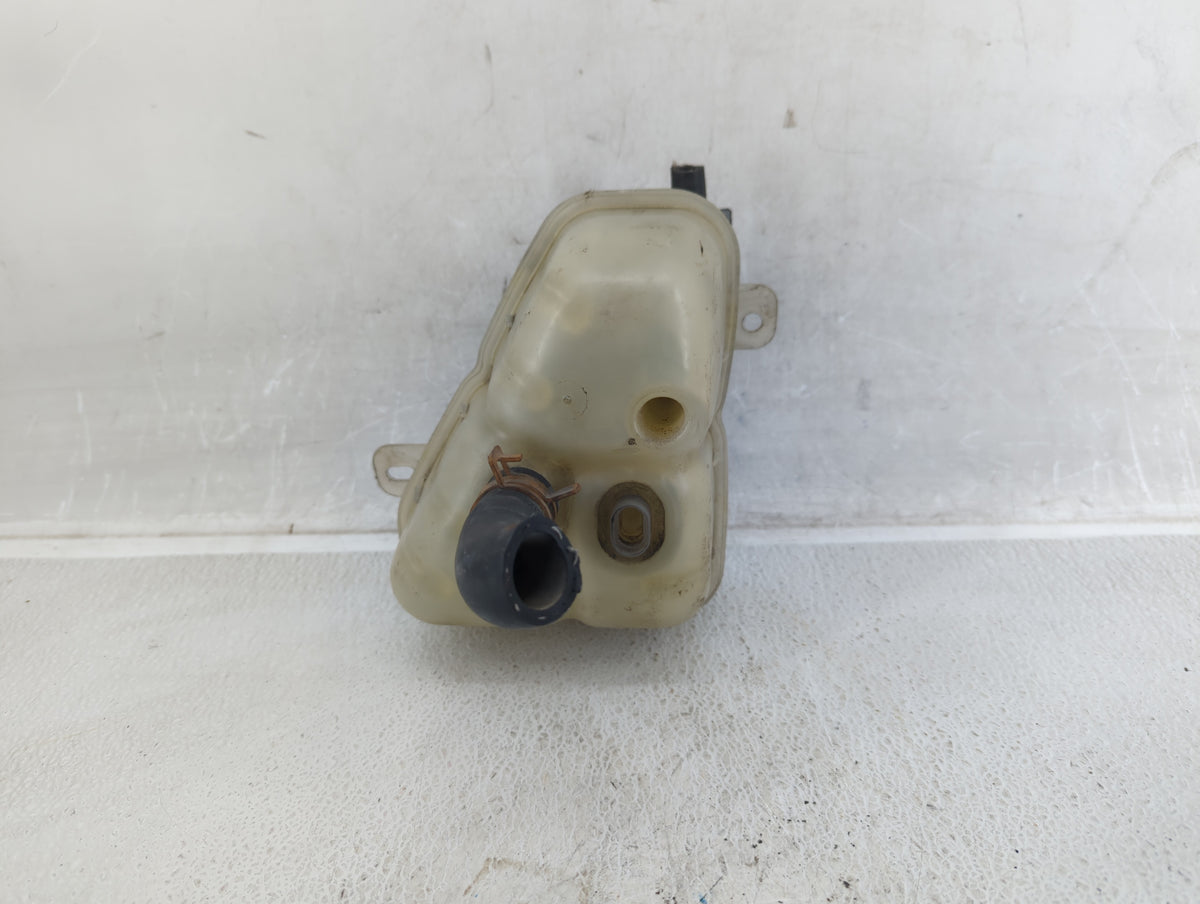 2008 Saturn Aura Radiator Coolant Overflow Expansion Tank Bottle 535514 - Oemusedautoparts1.com
