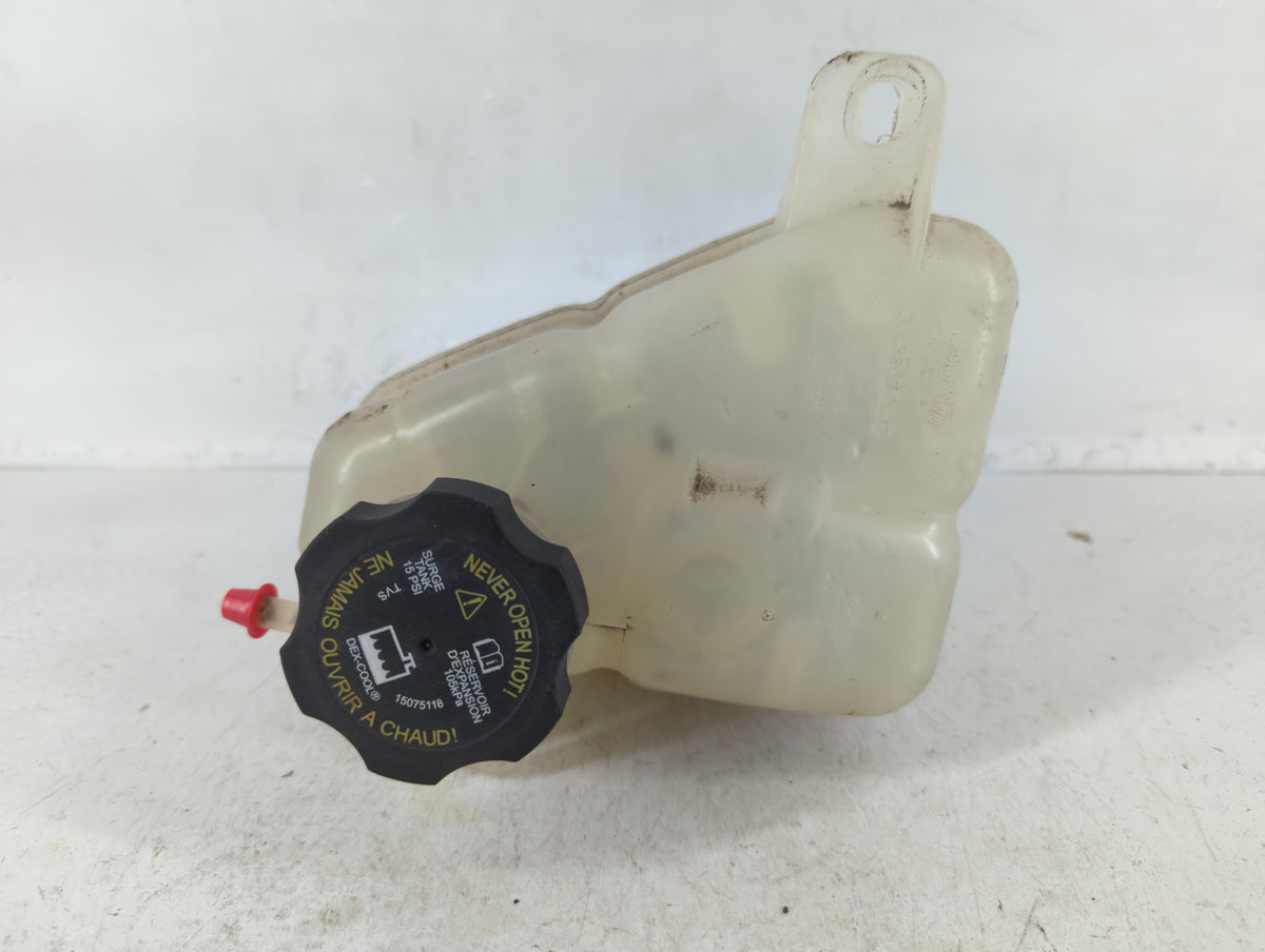 2008 Saturn Aura Radiator Coolant Overflow Expansion Tank Bottle 703233 - Oemusedautoparts1.com