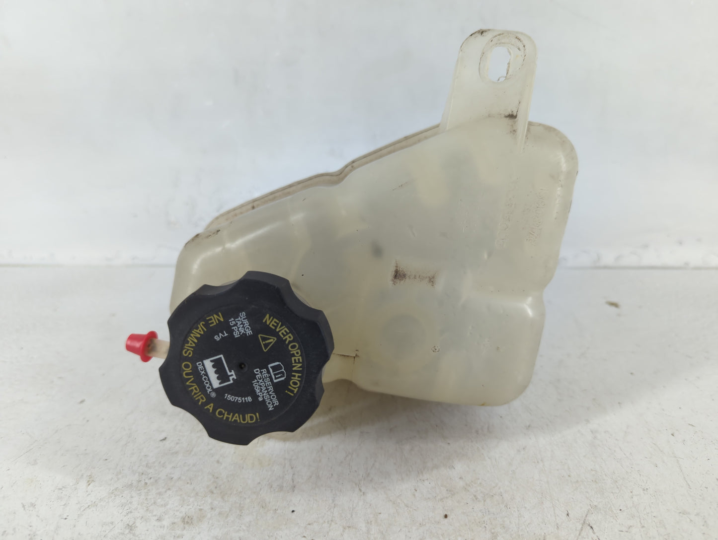 2008 Saturn Aura Radiator Coolant Overflow Expansion Tank Bottle 703233 - Oemusedautoparts1.com