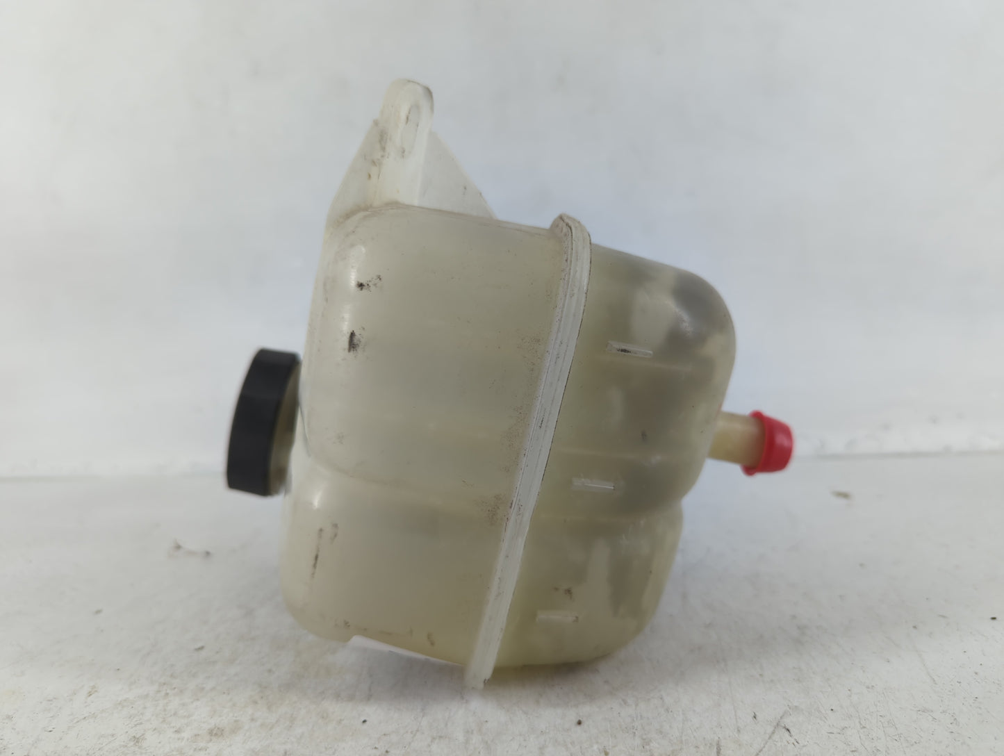 2008 Saturn Aura Radiator Coolant Overflow Expansion Tank Bottle 703233 - Oemusedautoparts1.com