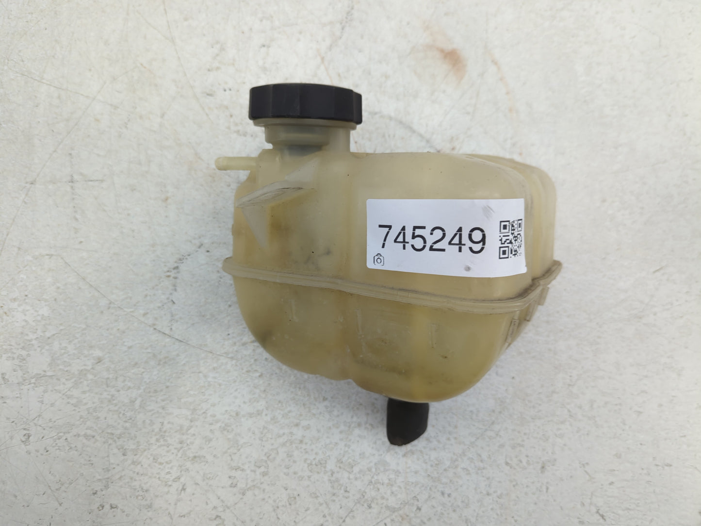2008 Saturn Aura Radiator Coolant Overflow Expansion Tank Bottle 745249 - Oemusedautoparts1.com