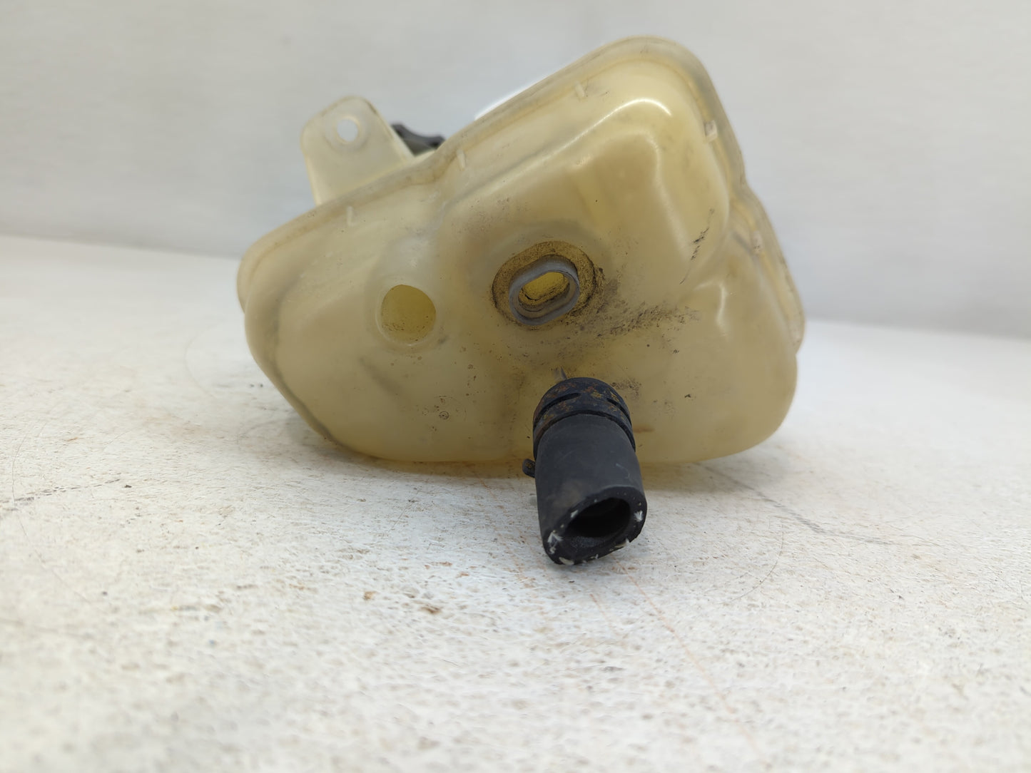 2008 Saturn Aura Radiator Coolant Overflow Expansion Tank Bottle 745249 - Oemusedautoparts1.com