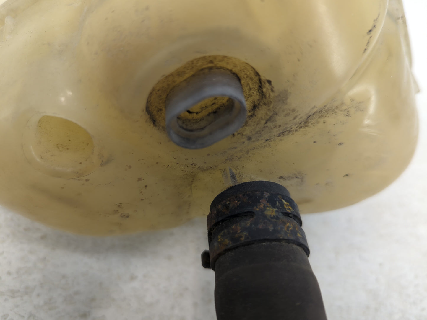 2008 Saturn Aura Radiator Coolant Overflow Expansion Tank Bottle 745249 - Oemusedautoparts1.com