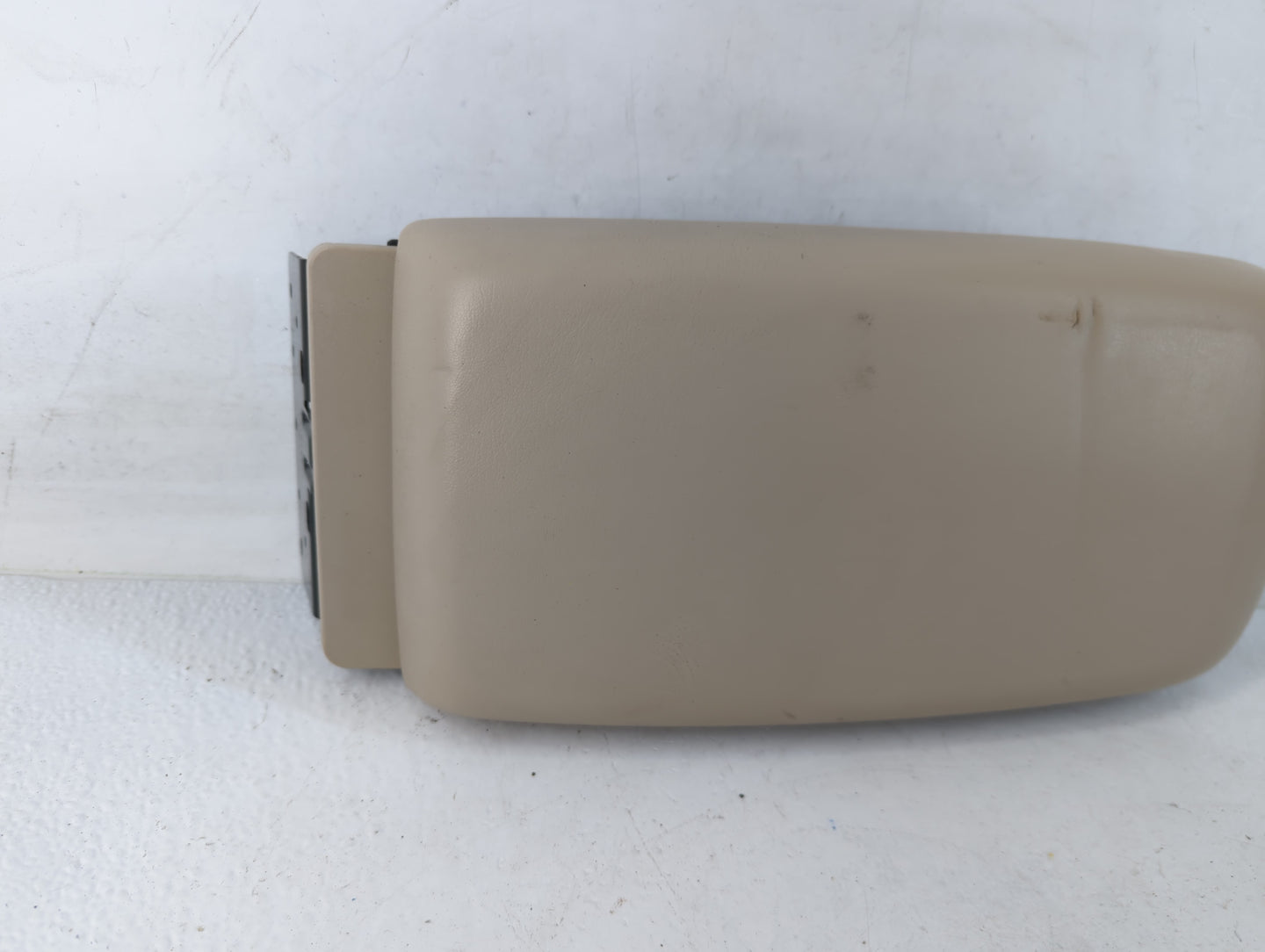2008 Saturn Aura Center Console Armrest Cover Lid Fits OEM Used Auto Parts - Oemusedautoparts1.com