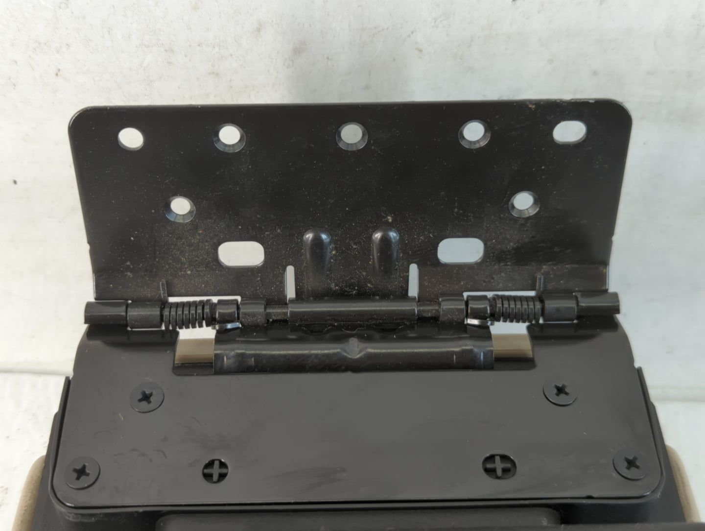 2008 Saturn Aura Center Console Armrest Cover Lid Fits OEM Used Auto Parts - Oemusedautoparts1.com