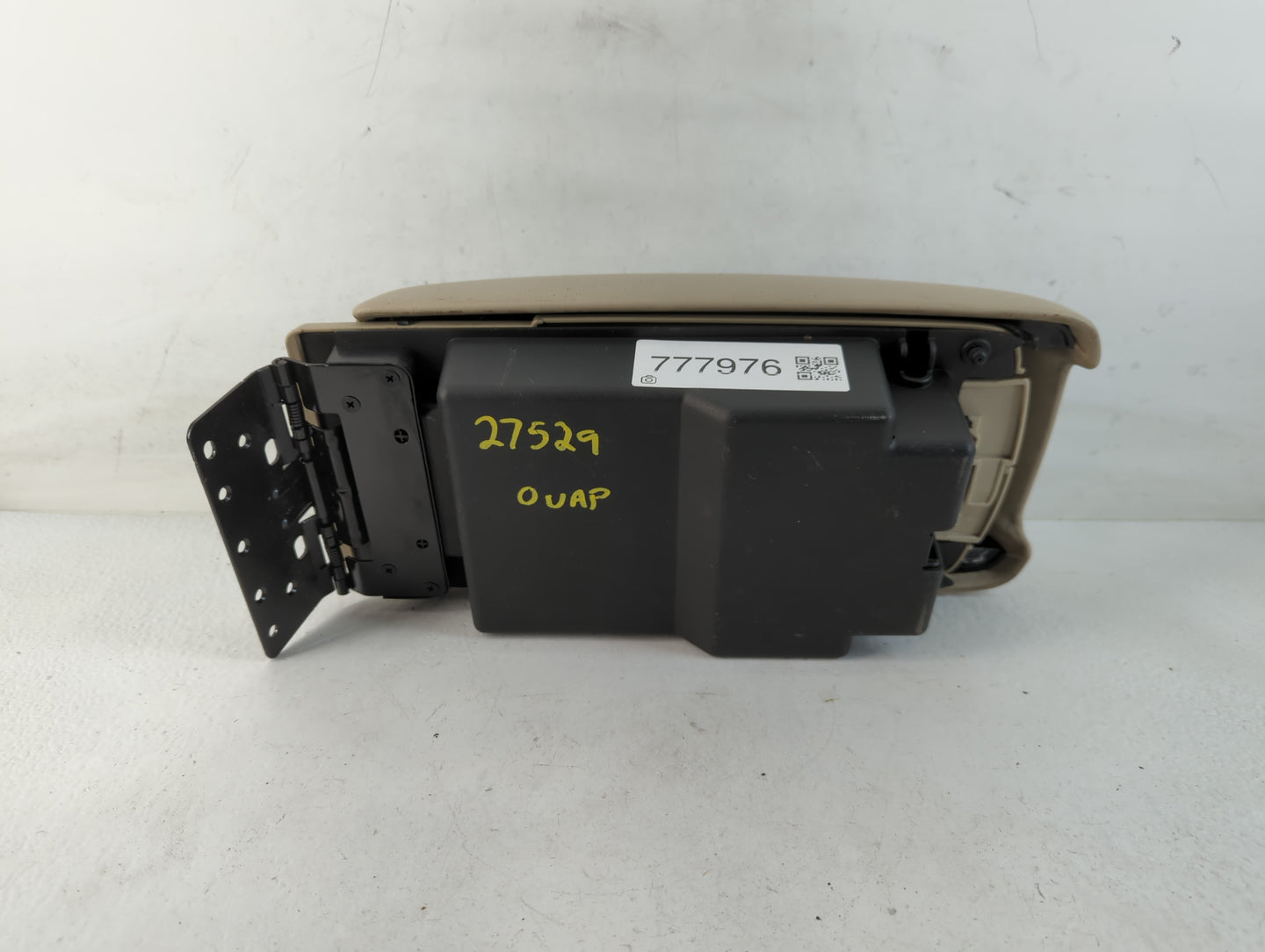 2008 Saturn Aura Center Console Armrest Cover Lid Fits OEM Used Auto Parts - Oemusedautoparts1.com