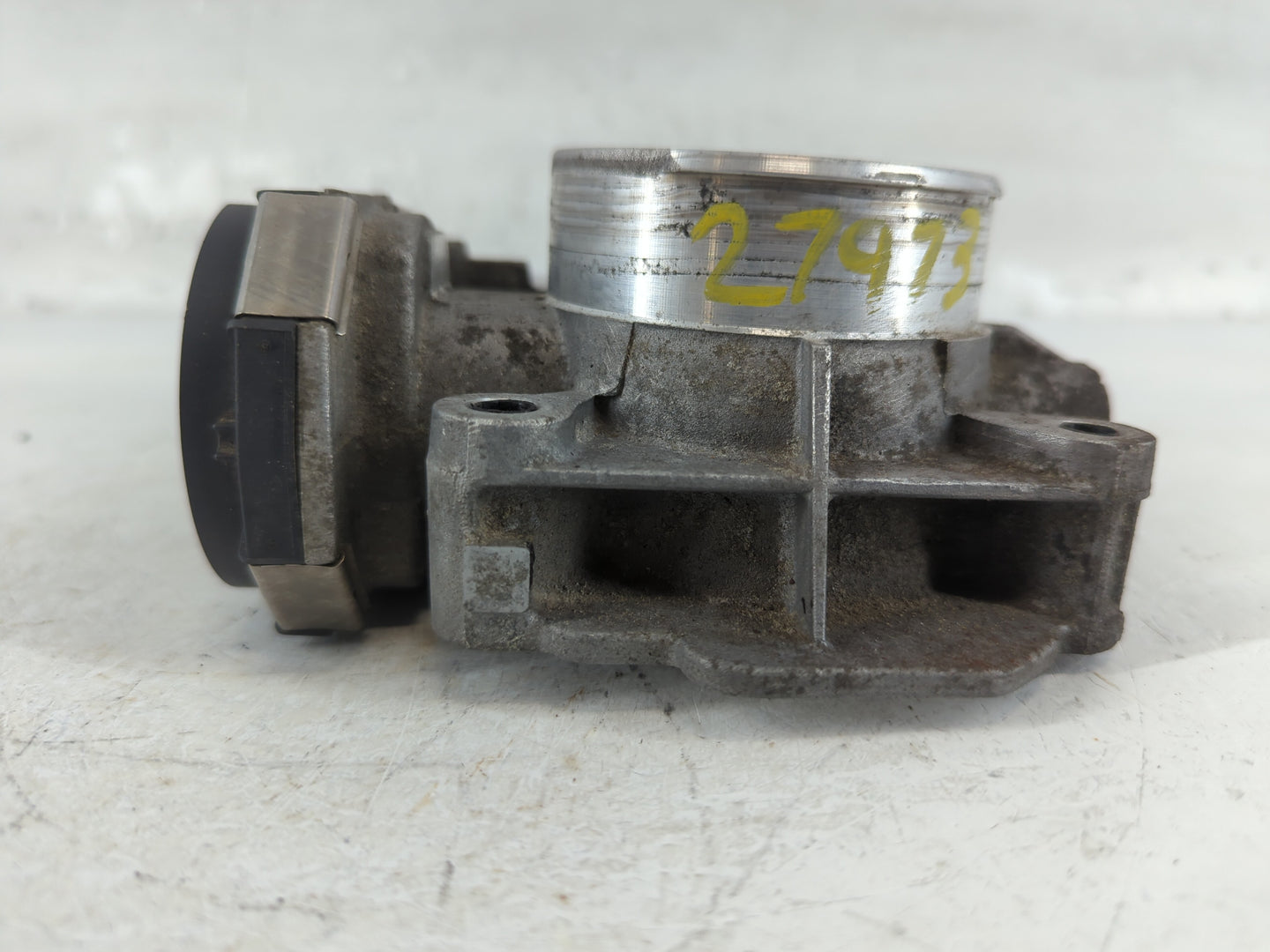 2007-2009 Saturn Aura Throttle Body P/N:AA668AA1572 Fits Fits 2007 2008 2009 2010 2011 2012 OEM Used Auto Parts - Oemusedaut