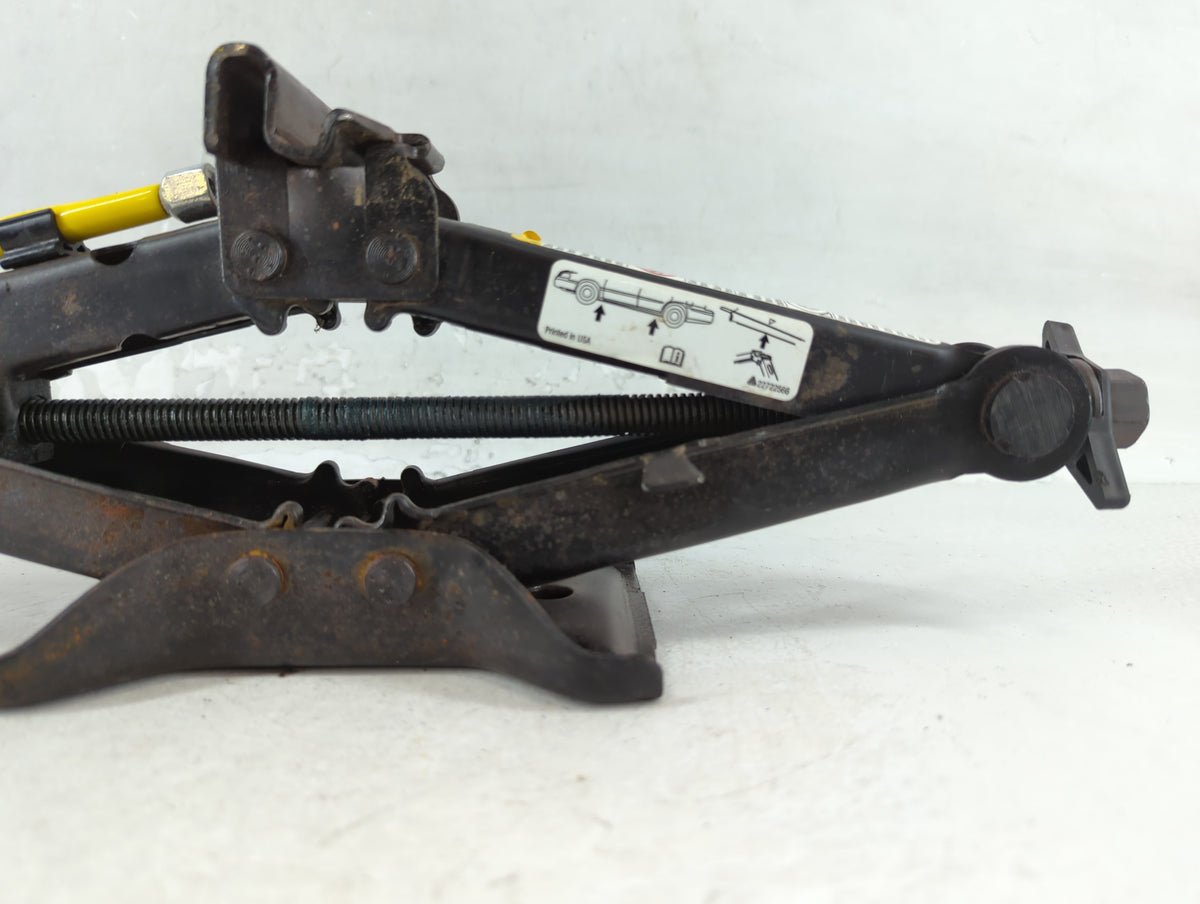 2008 Saturn Aura Spare Scissor Car Jack 791202 - Oemusedautoparts1.com