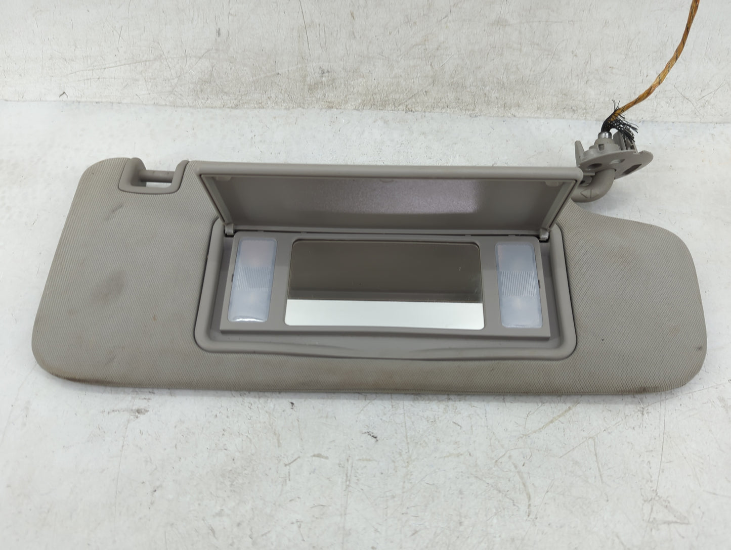 2007-2009 Saturn Aura Sun Visor Shade Replacement Passenger Right Mirror Fits Fits 2007 2008 2009 OEM Used Auto Parts - Oemu