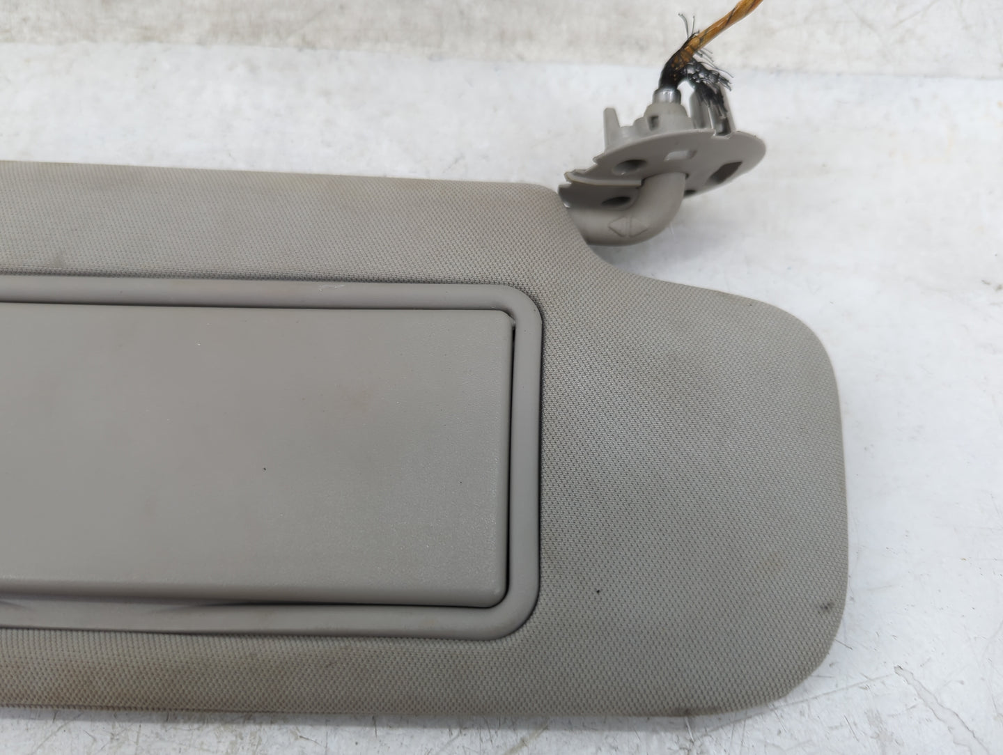 2007-2009 Saturn Aura Sun Visor Shade Replacement Passenger Right Mirror Fits Fits 2007 2008 2009 OEM Used Auto Parts - Oemu