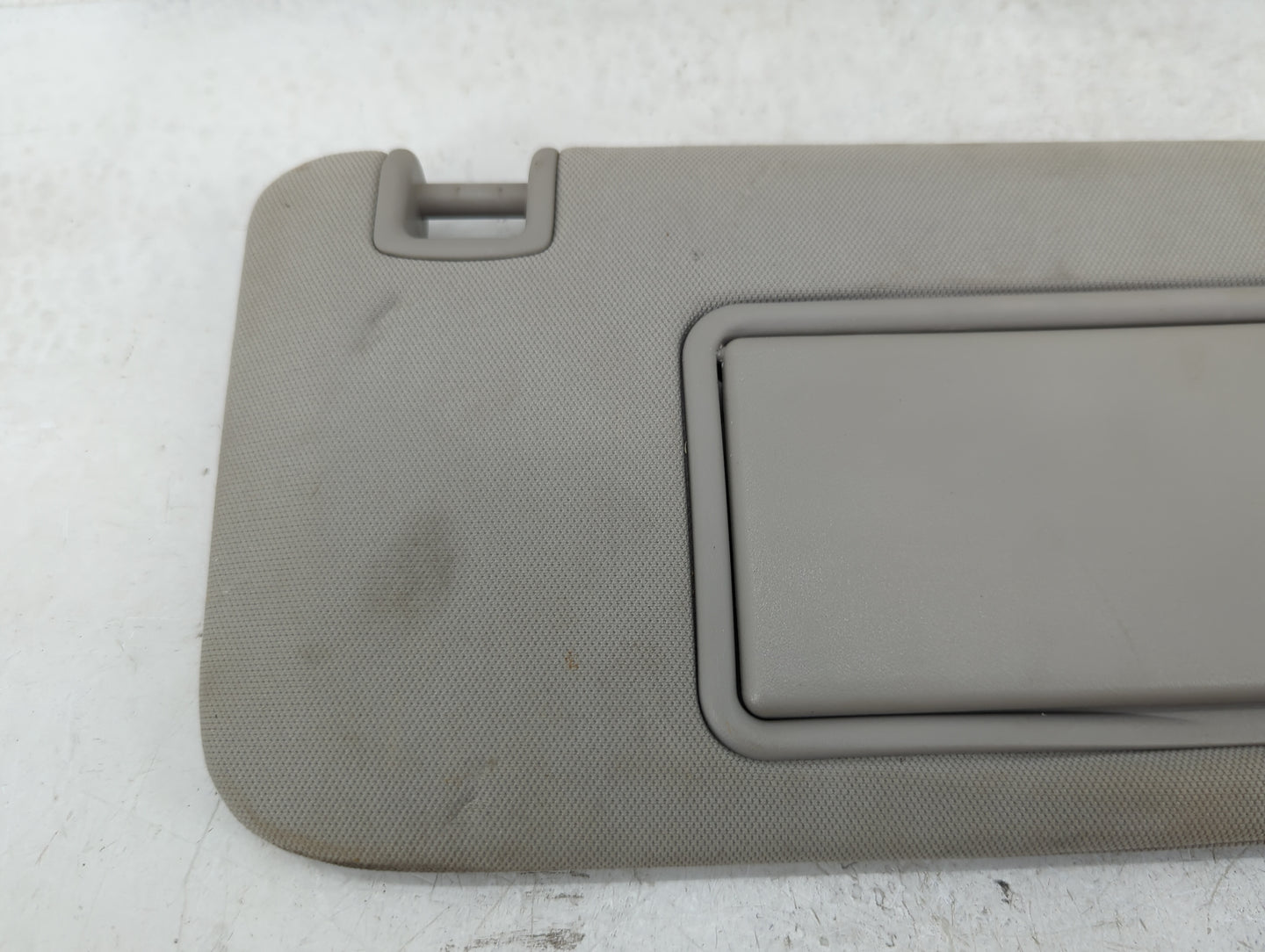 2007-2009 Saturn Aura Sun Visor Shade Replacement Passenger Right Mirror Fits Fits 2007 2008 2009 OEM Used Auto Parts - Oemu