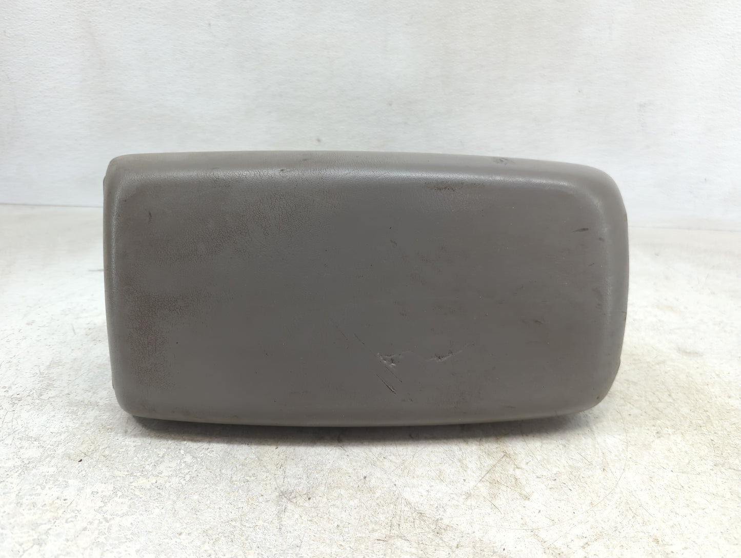 2007-2009 Saturn Aura Center Console Armrest Cover Lid P/N:1110760 Fits Fits 2007 2008 2009 OEM Used Auto Parts - Oemusedaut